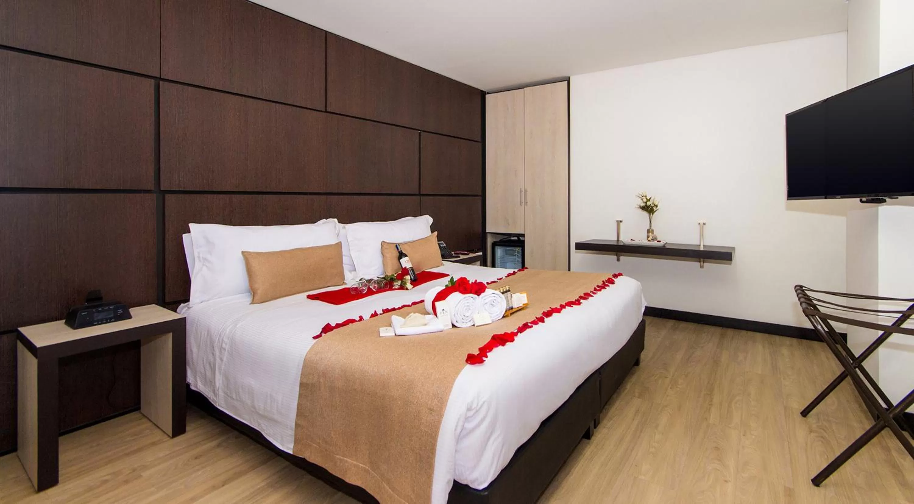 Bed in Hotel American Visa Tower