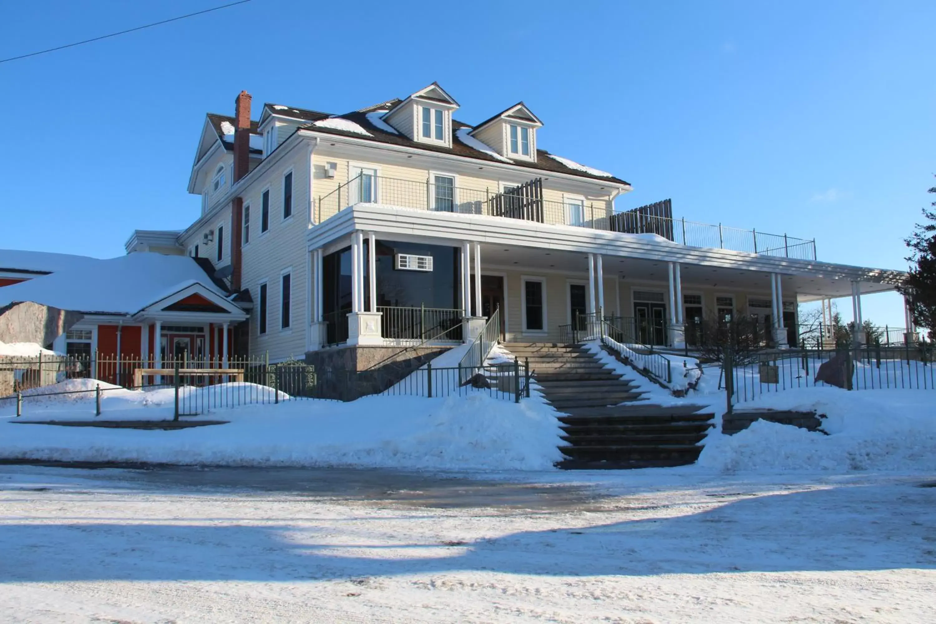 Facade/entrance, Winter in Burleigh Falls Inn