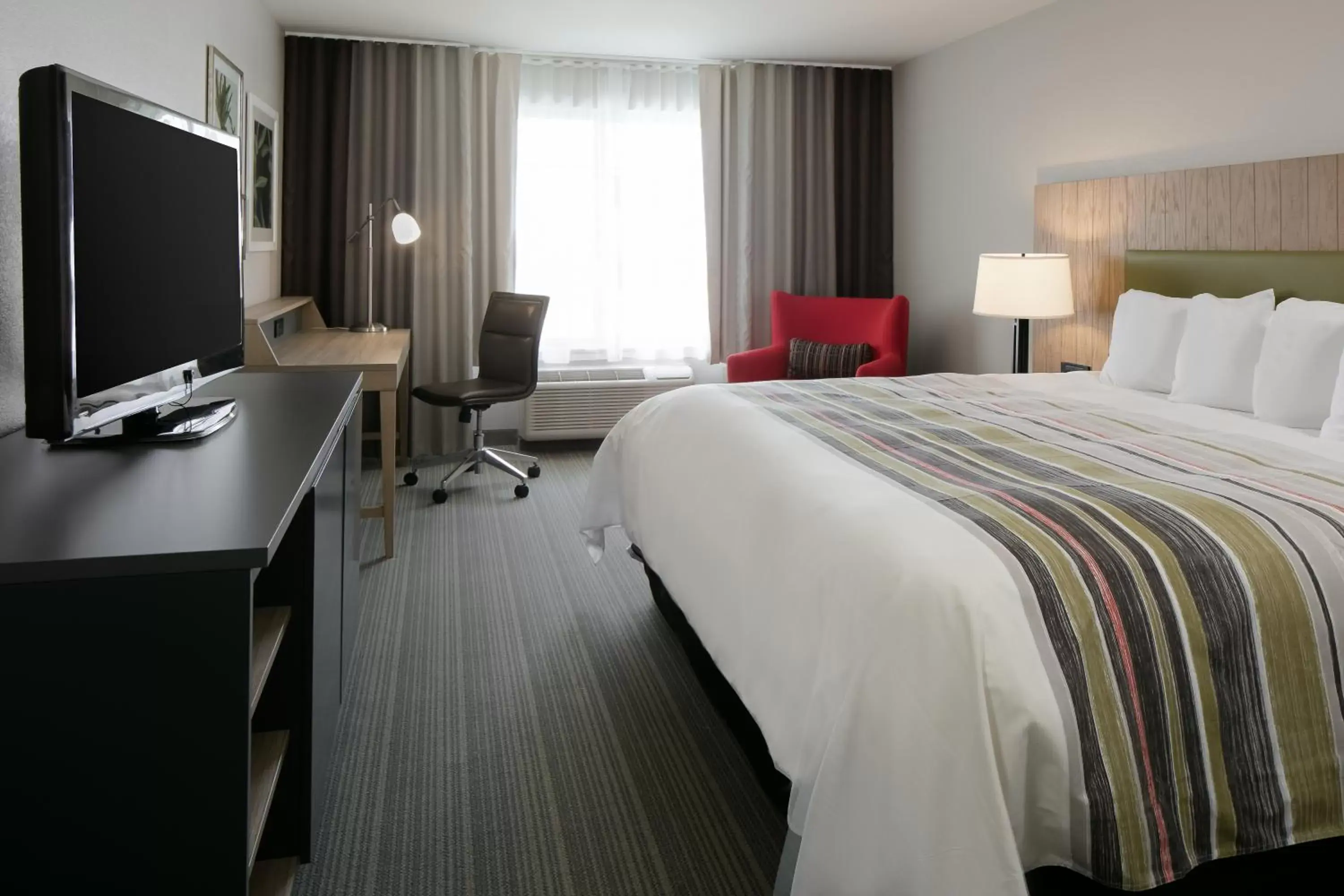 TV and multimedia, Bed in Country Inn & Suites by Radisson, Madison West, WI