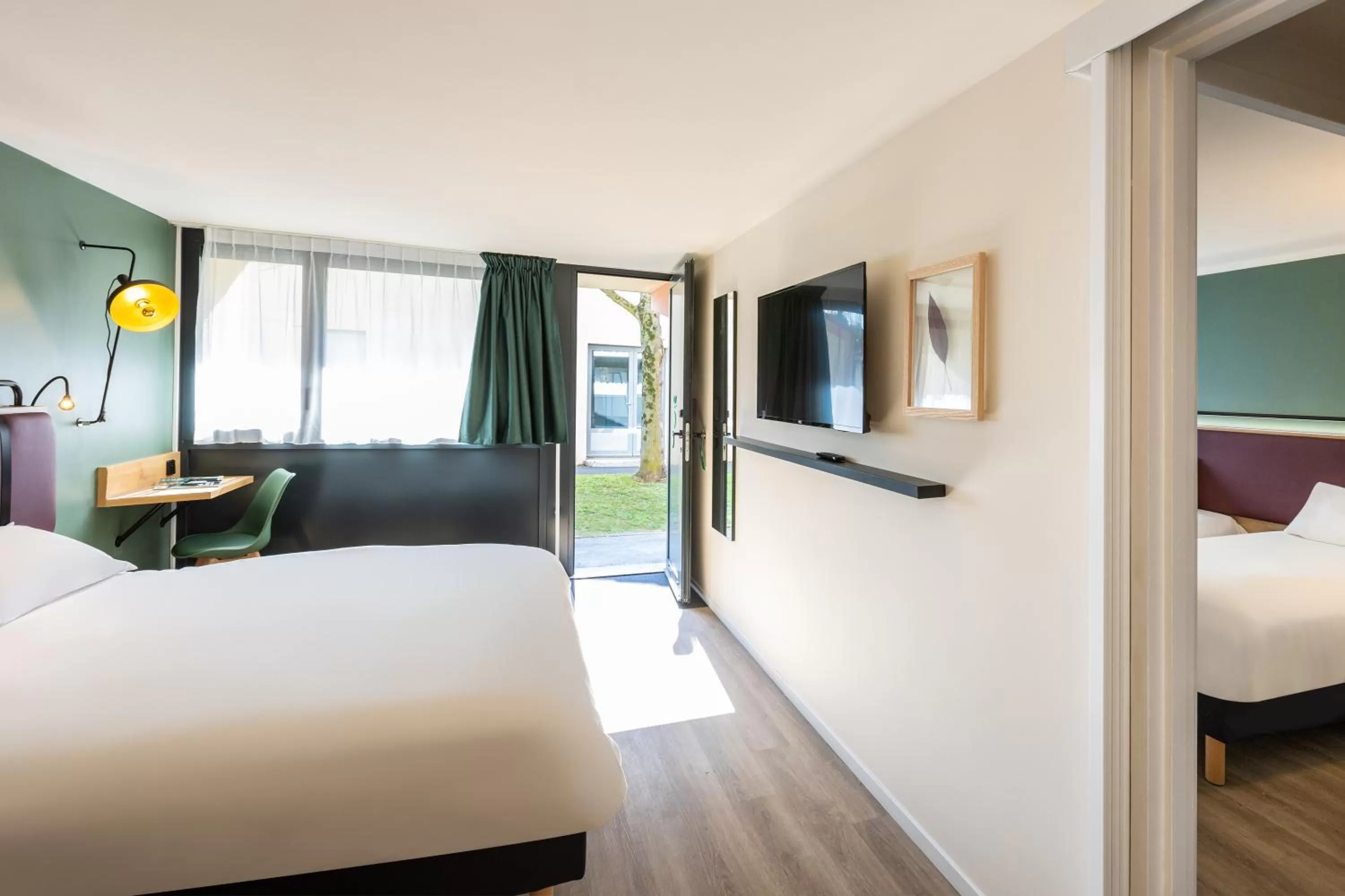 Photo of the whole room, Bed in Campanile La Rochelle Nord - Puilboreau Chagnolet