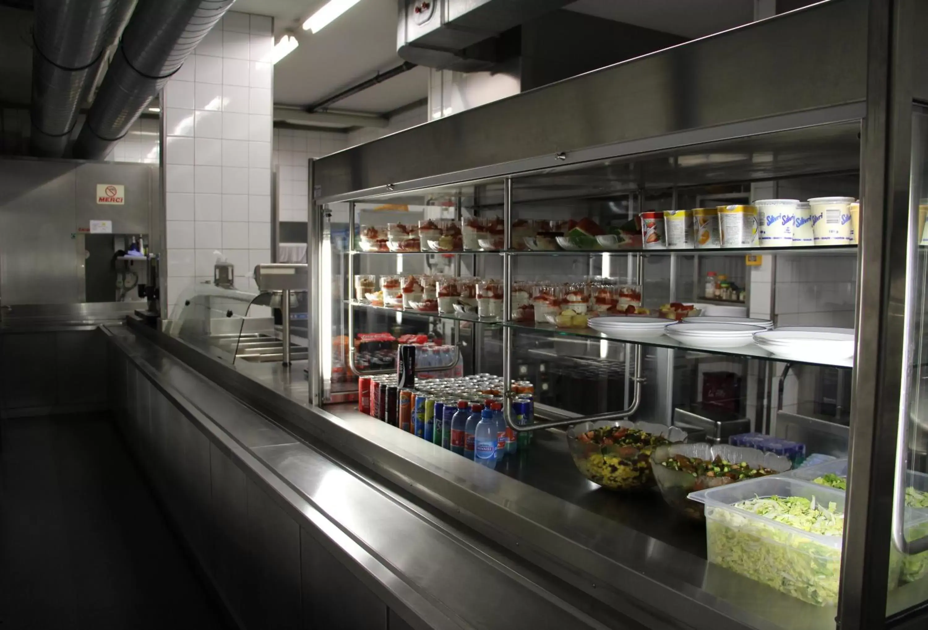 Restaurant/places to eat in Geneva Hostel Restaurant/places to eat in Geneva Hostel