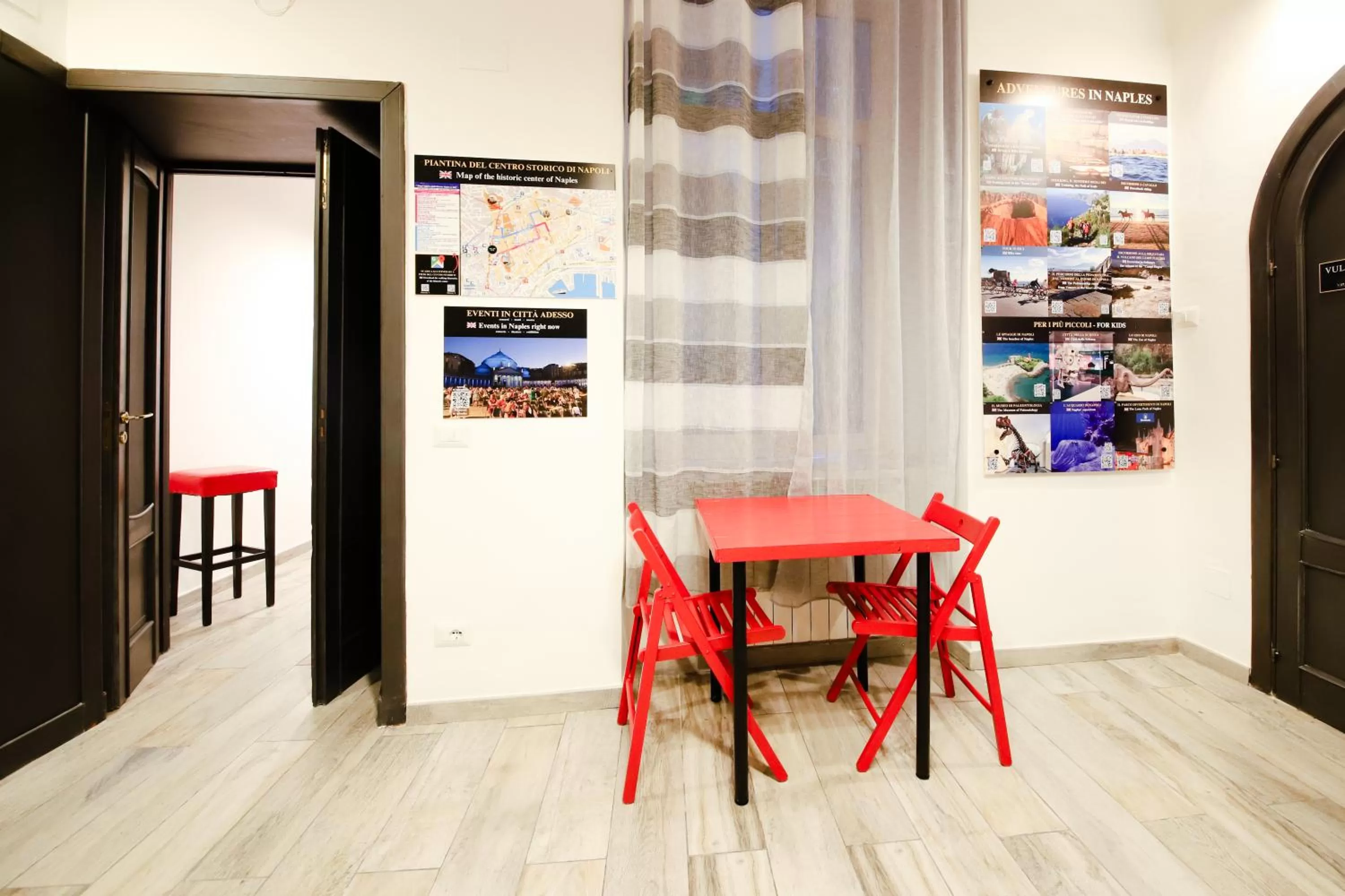 Dining Area in casa interattiva Naples'Secrets