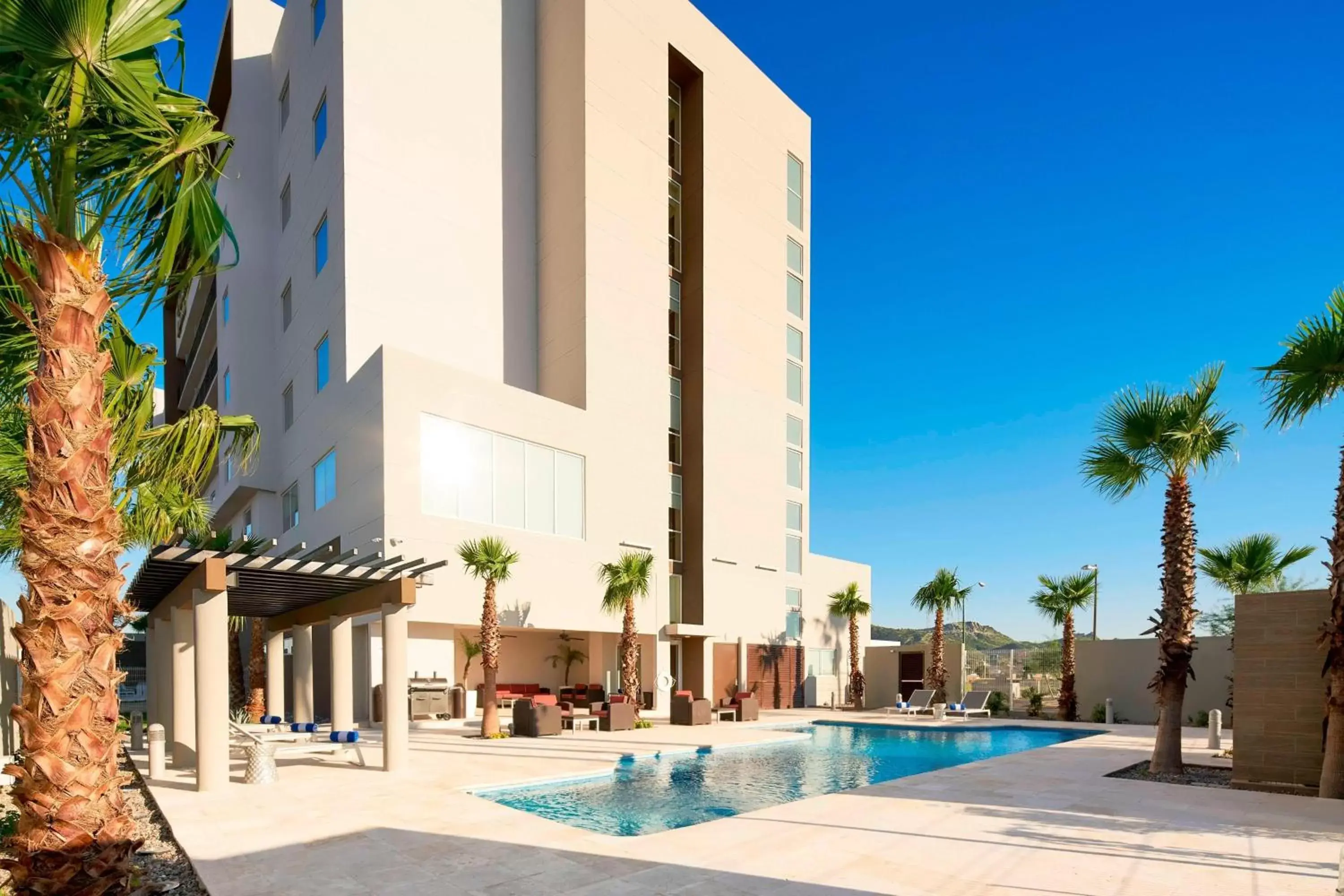 Swimming pool, Property Building in Courtyard by Marriott Hermosillo