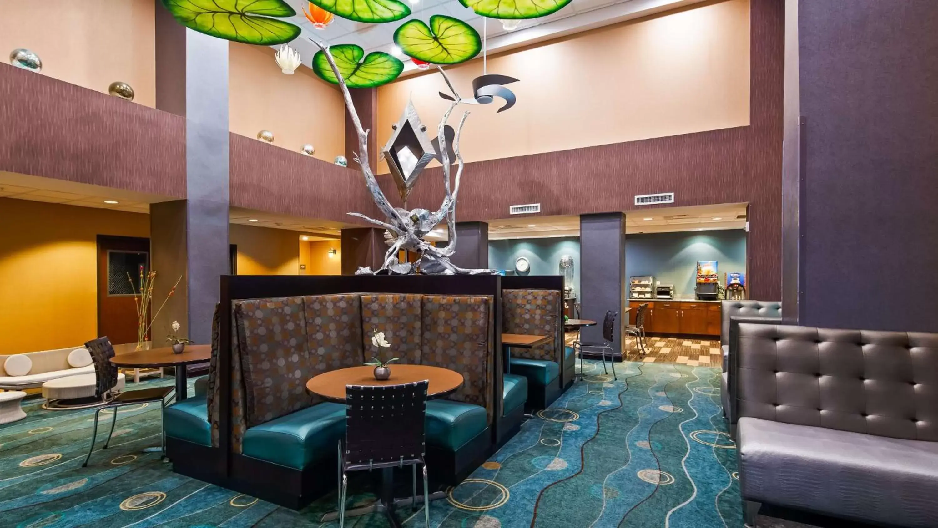 Breakfast, Lobby/Reception in Best Western Plus Chain of Lakes Inn & Suites