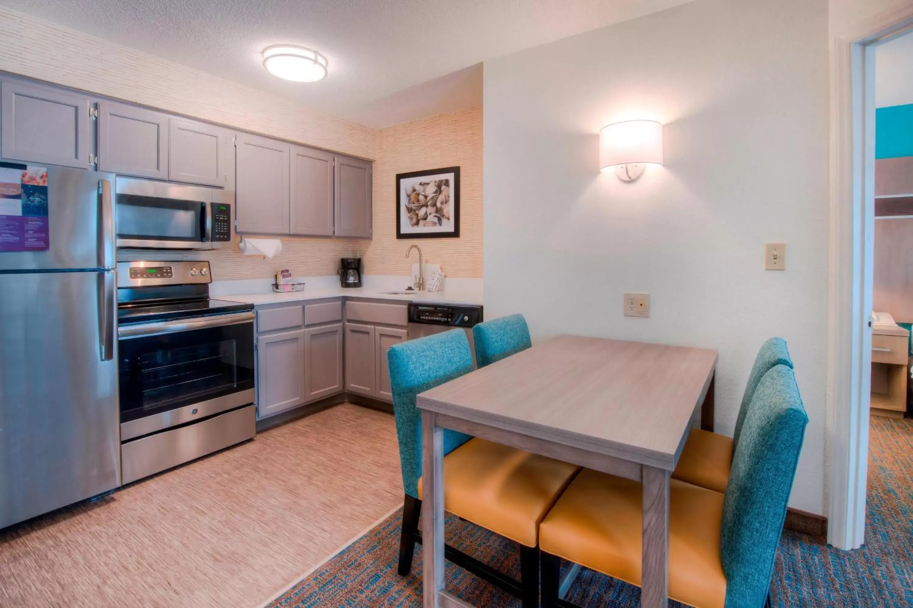 Bedroom, Kitchen/Kitchenette in Residence Inn by Marriott Wilmington Landfall
