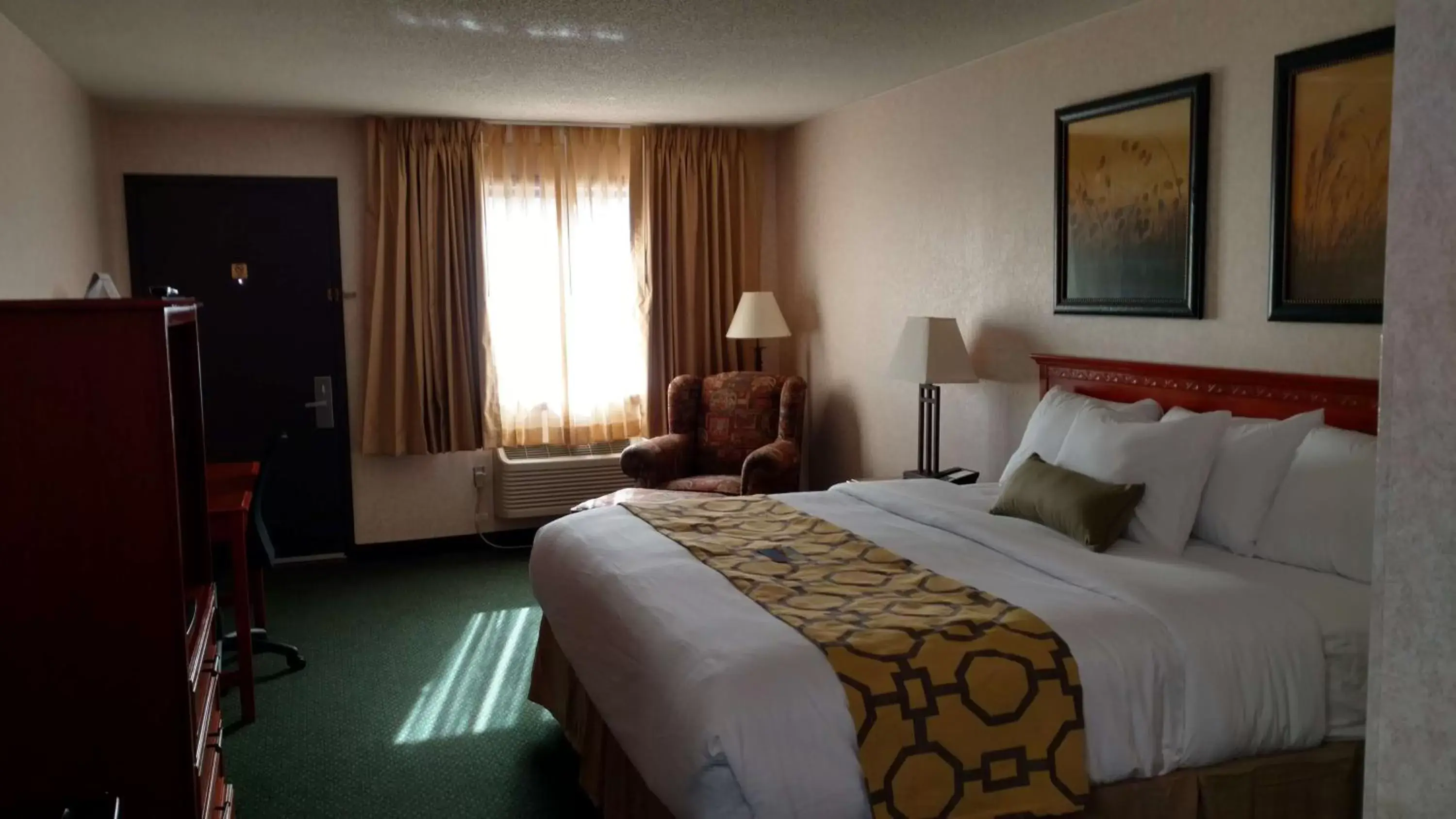 Photo of the whole room, Bed in Baymont by Wyndham Oacoma