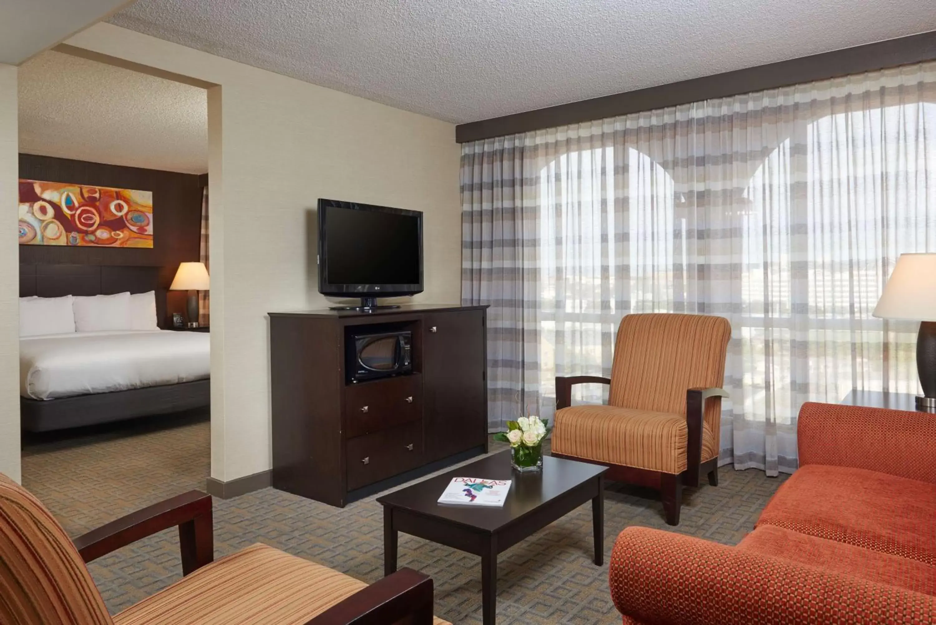 Bedroom, Seating Area in DoubleTree by Hilton Dallas Market Center
