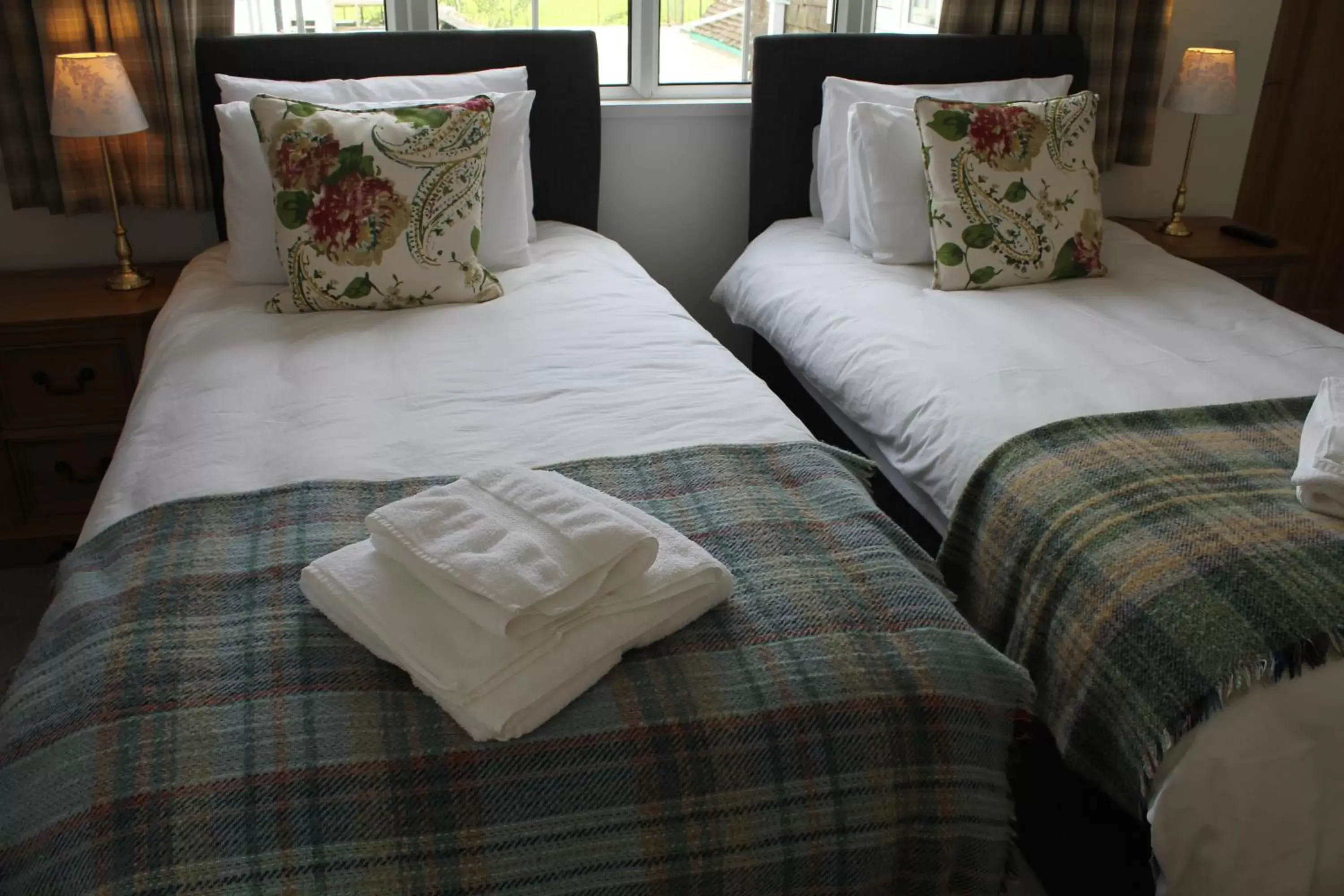 Bed in Three Horseshoes Country Inn