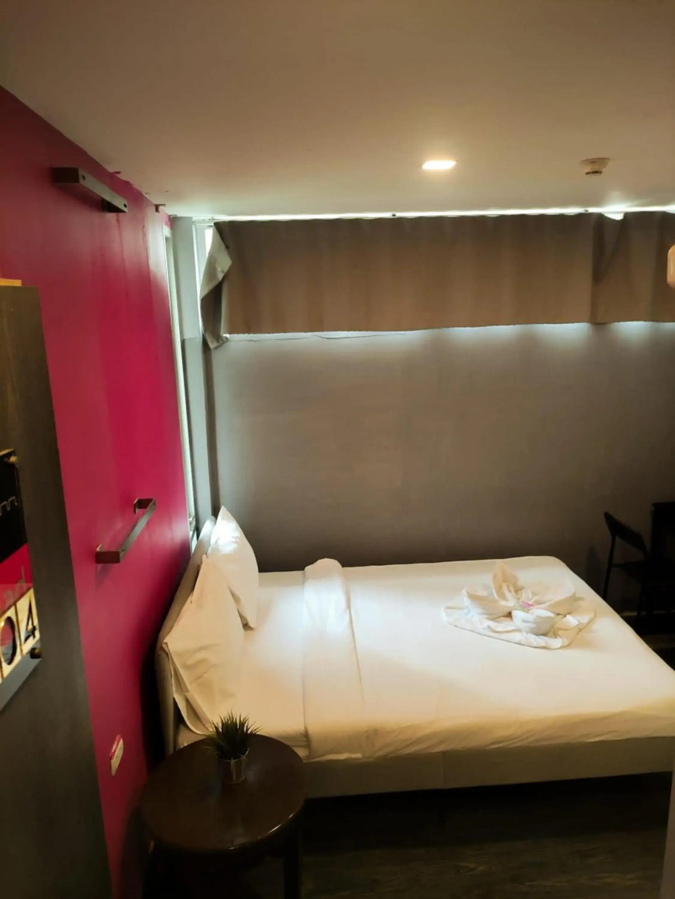 Bedroom, Bed in CheQinn Hostel - Sukhumvit 4 Nana Plaza