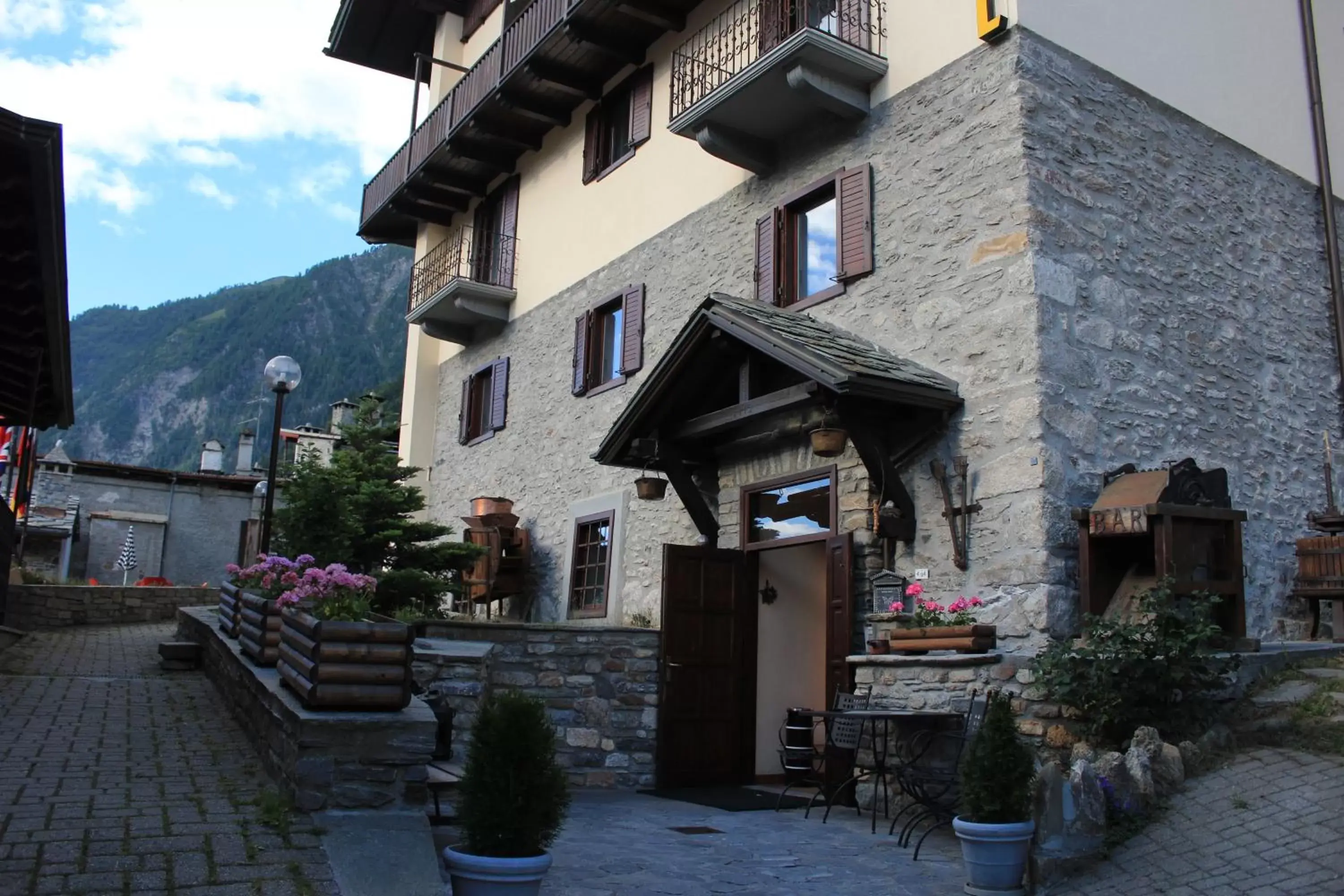 Facade/entrance, Patio/Outdoor Area in Hotel Ottoz Meublé