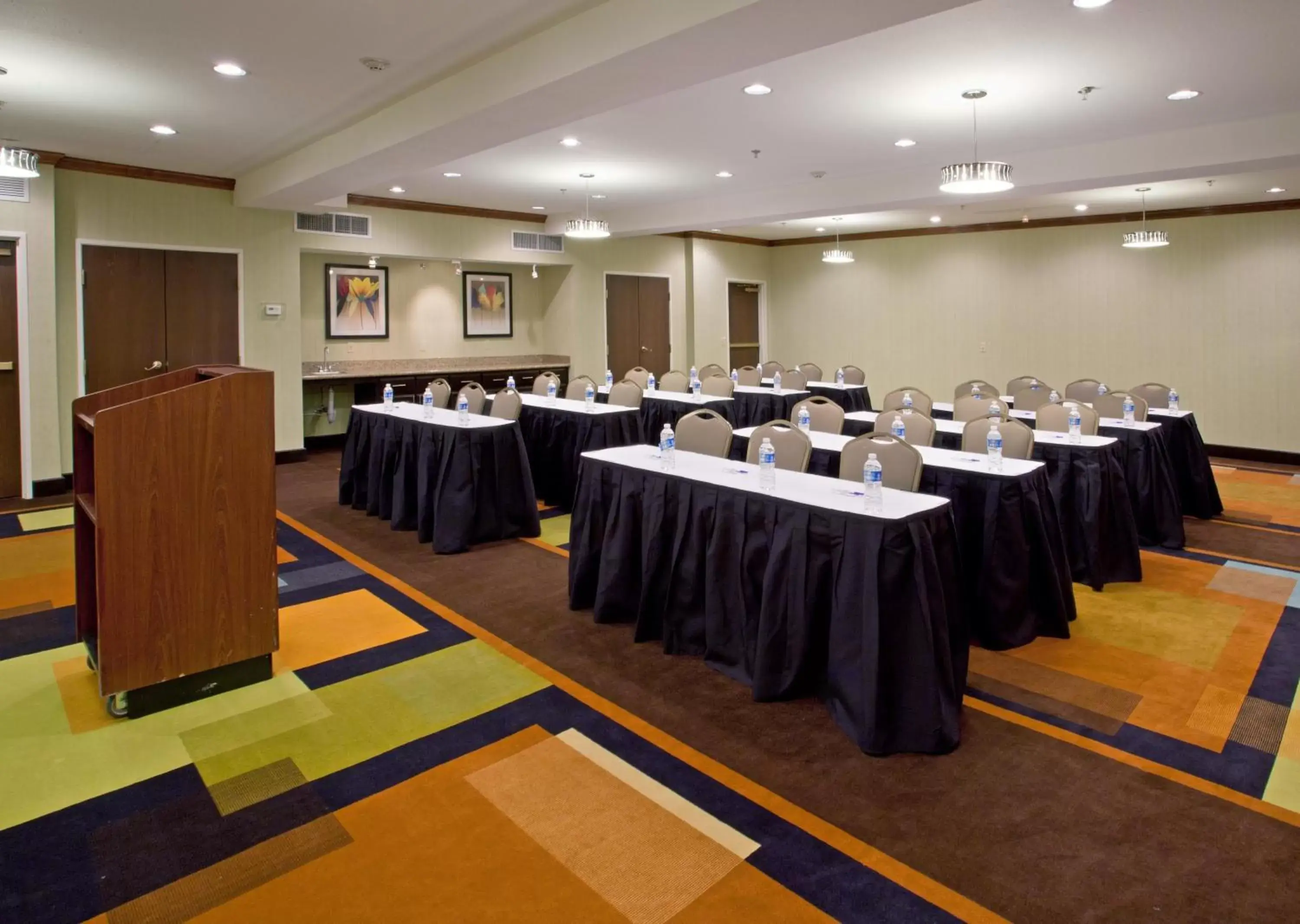 Meeting/conference room in Holiday Inn Express Arlington Interstate 20 Parks Mall, an IHG Hotel