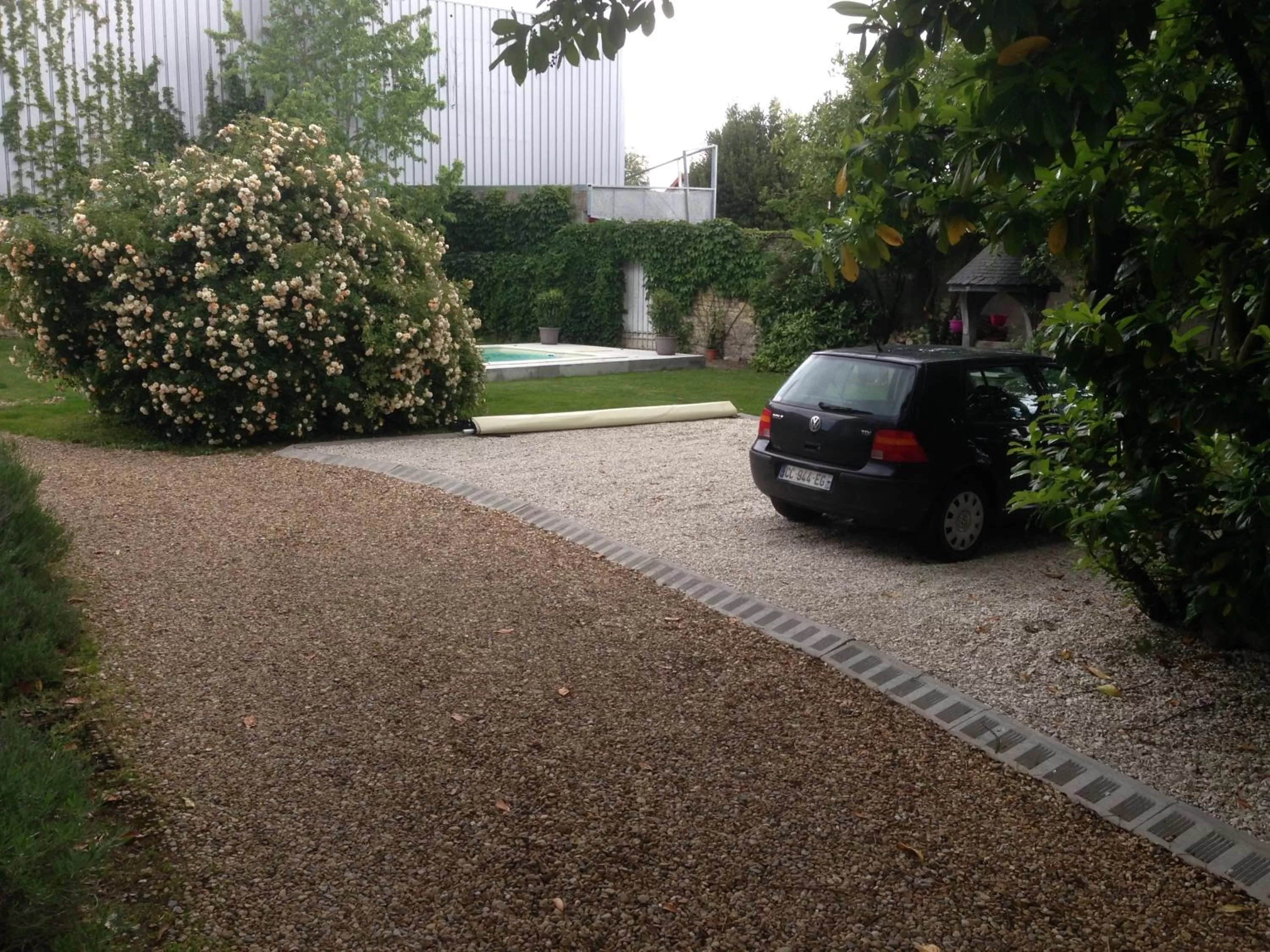 Parking in Chambre d'Hôtes des Ducs