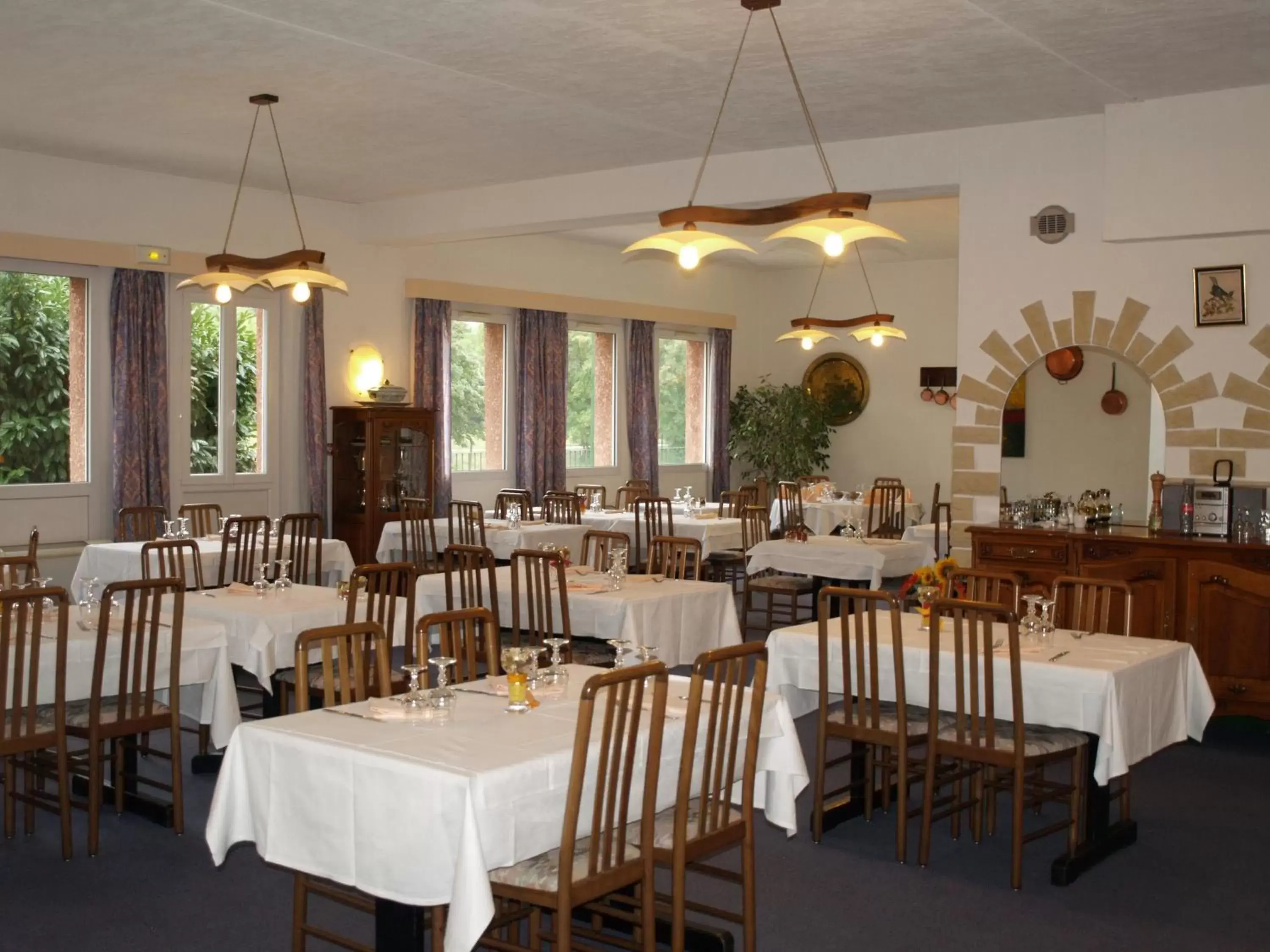 Restaurant/Places to Eat in HOTEL De La Tour Saint Etienne SUD