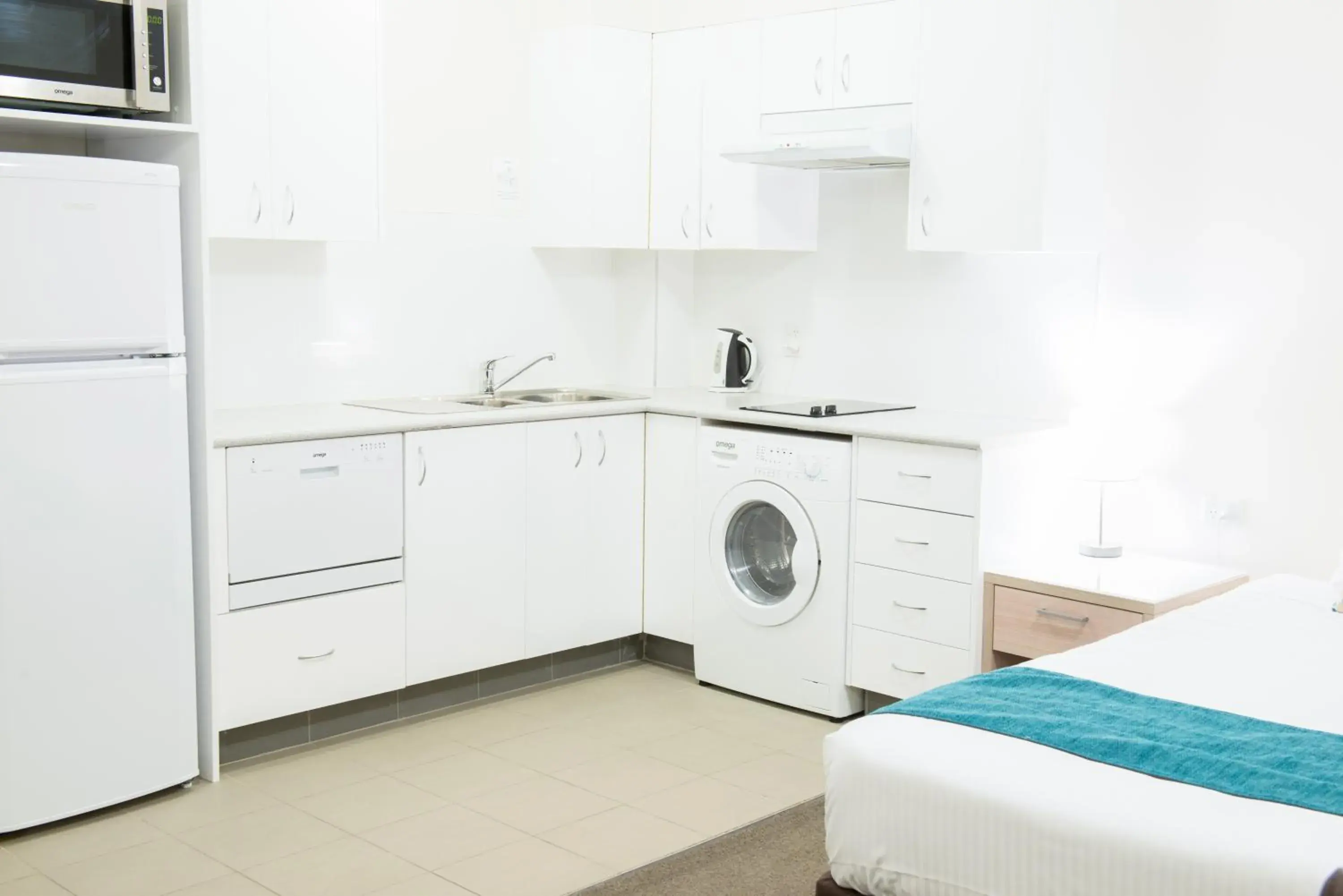 Kitchen or kitchenette, Kitchen/Kitchenette in Copacabana Shores