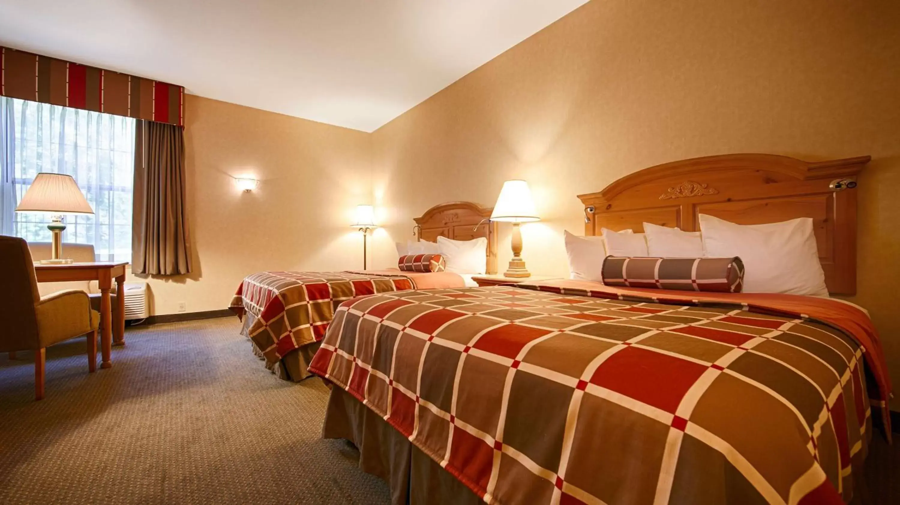 Queen Room with Two Queen Beds - Non-Smoking in Best Western PLUS Revere Inn & Suites