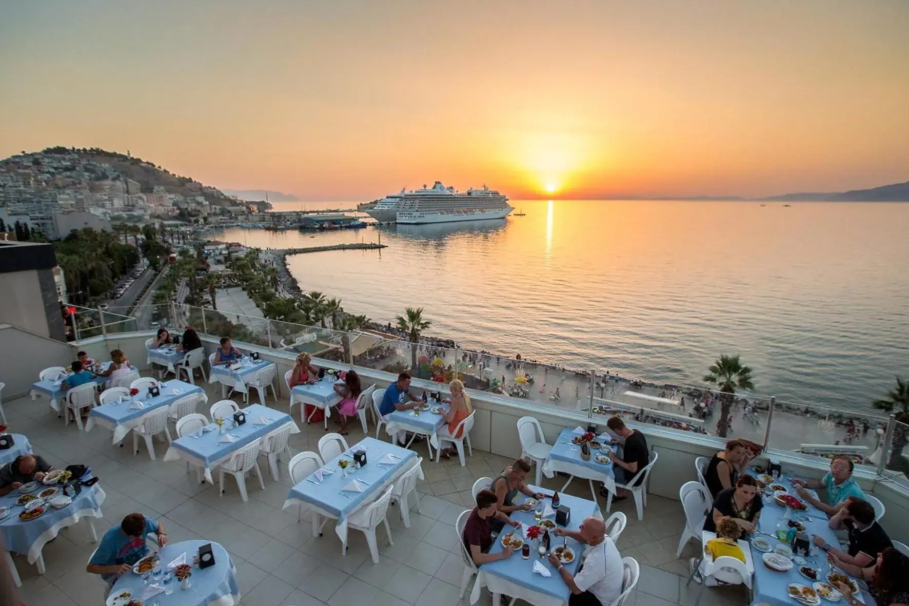 Restaurant/places to eat in Derici Hotel Restaurant/places to eat in Derici Hotel