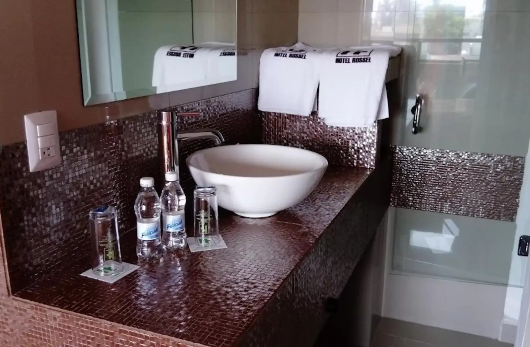 Bathroom in Hotel Rossel Plaza