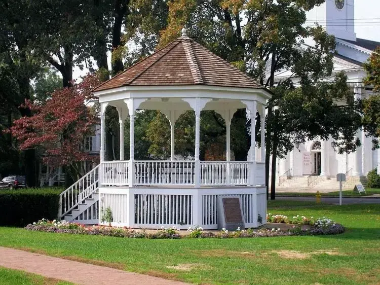 Nearby landmark, Garden in Norwalk Inn & Conference Center
