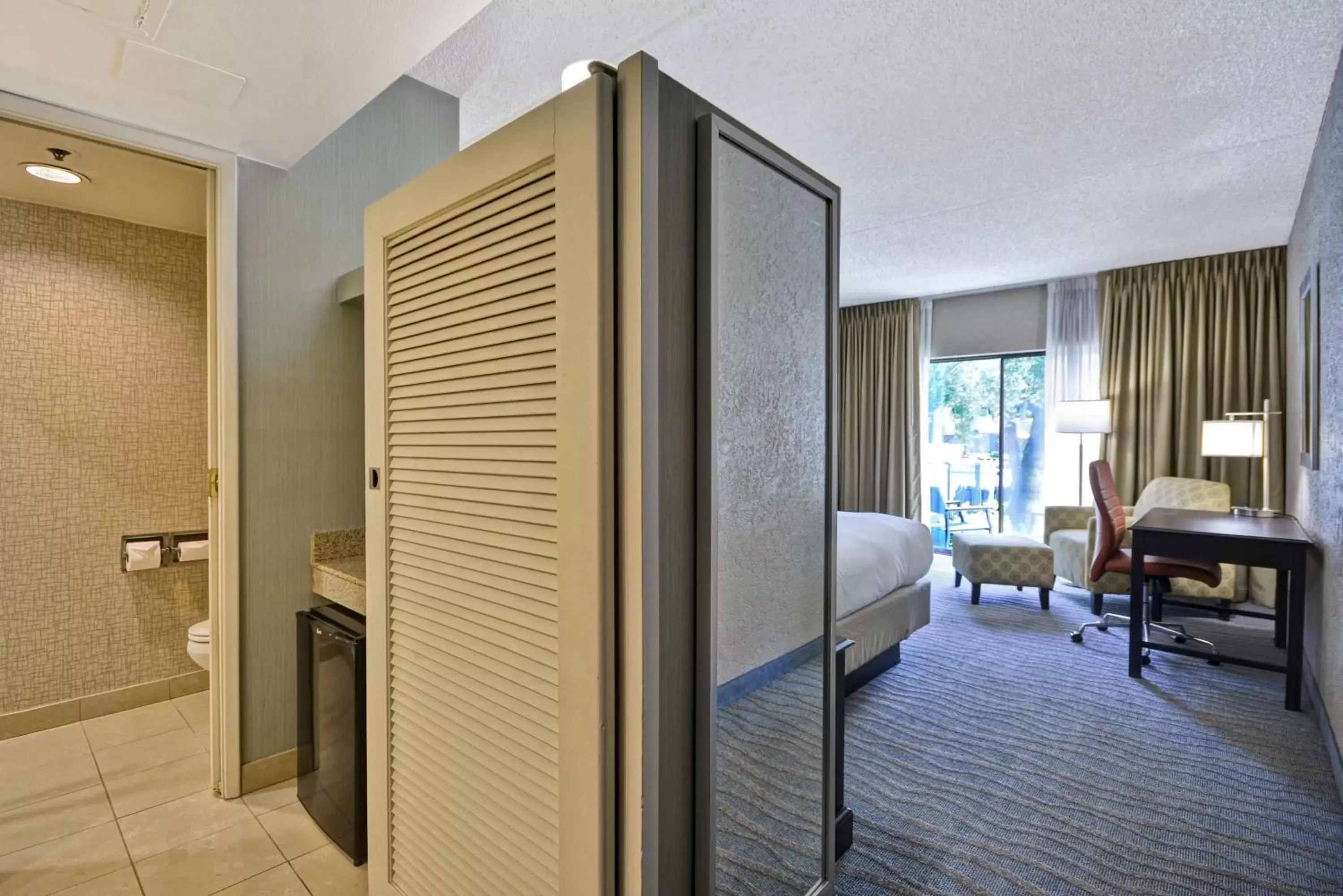 Bedroom in DoubleTree by Hilton Phoenix North