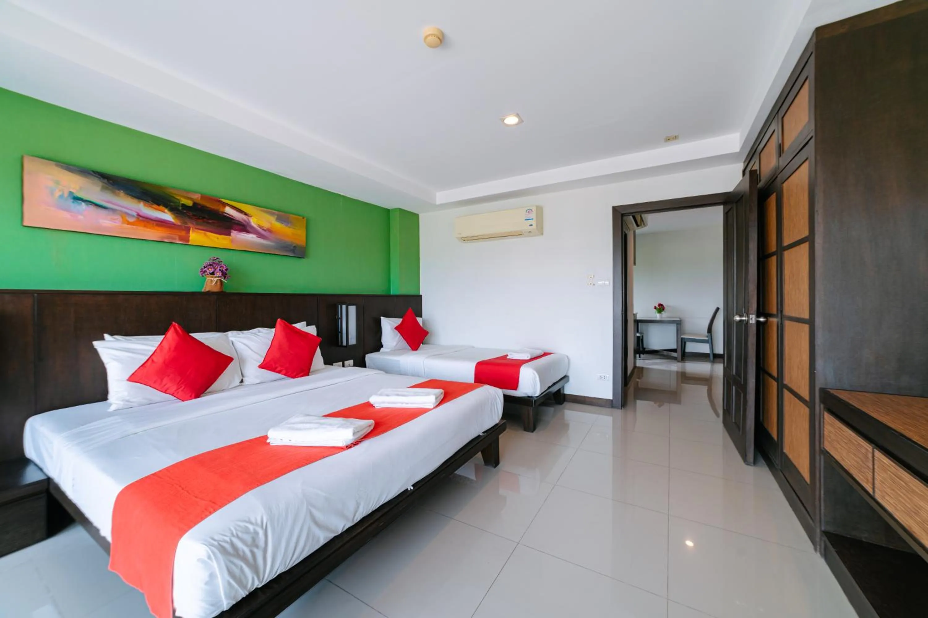 Bed in Ratana Hotel Sakdidet, PHUKET TOWN
