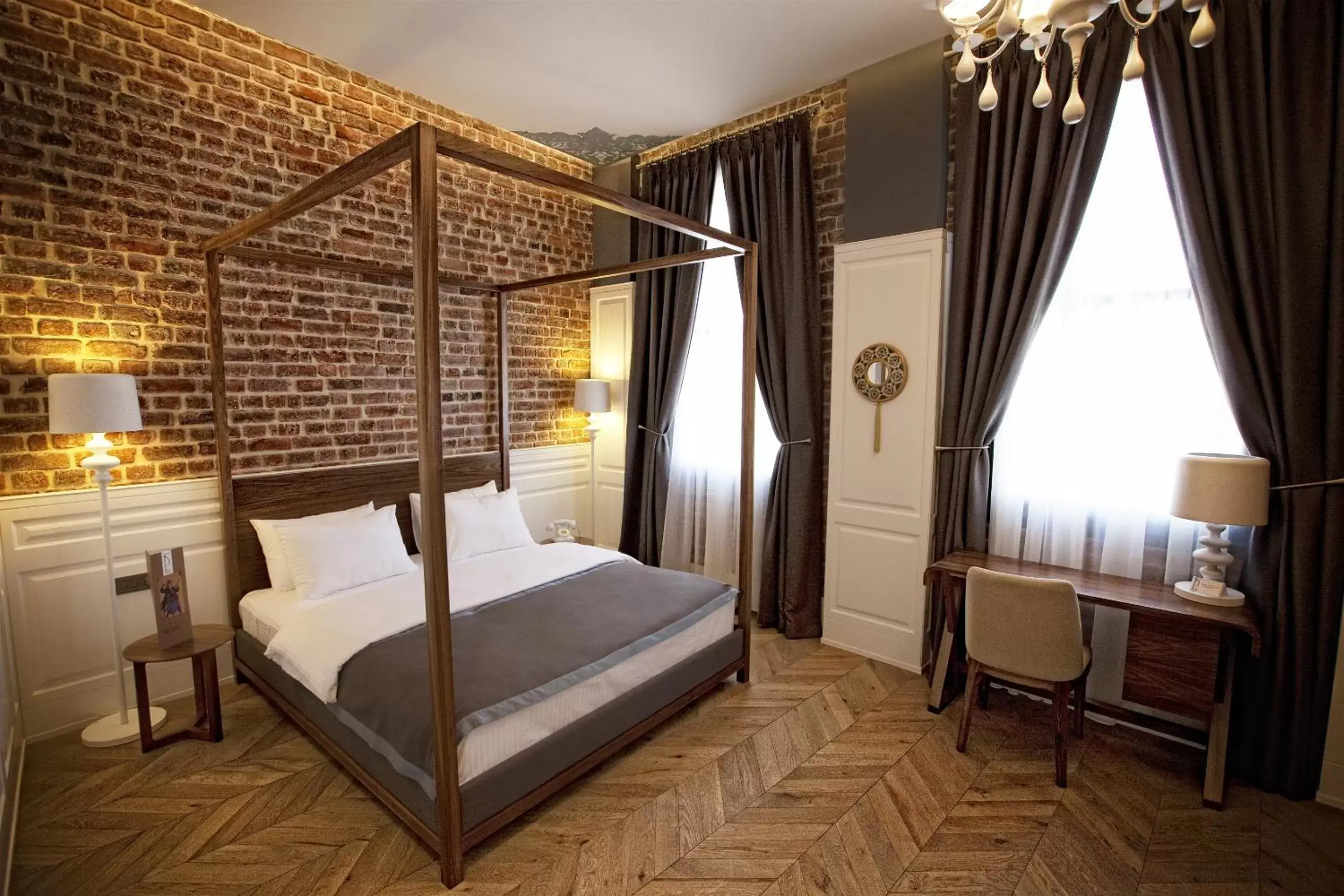 Bed in Hotel Miniature - Ottoman Mansion Bed in Hotel Miniature - Ottoman Mansion