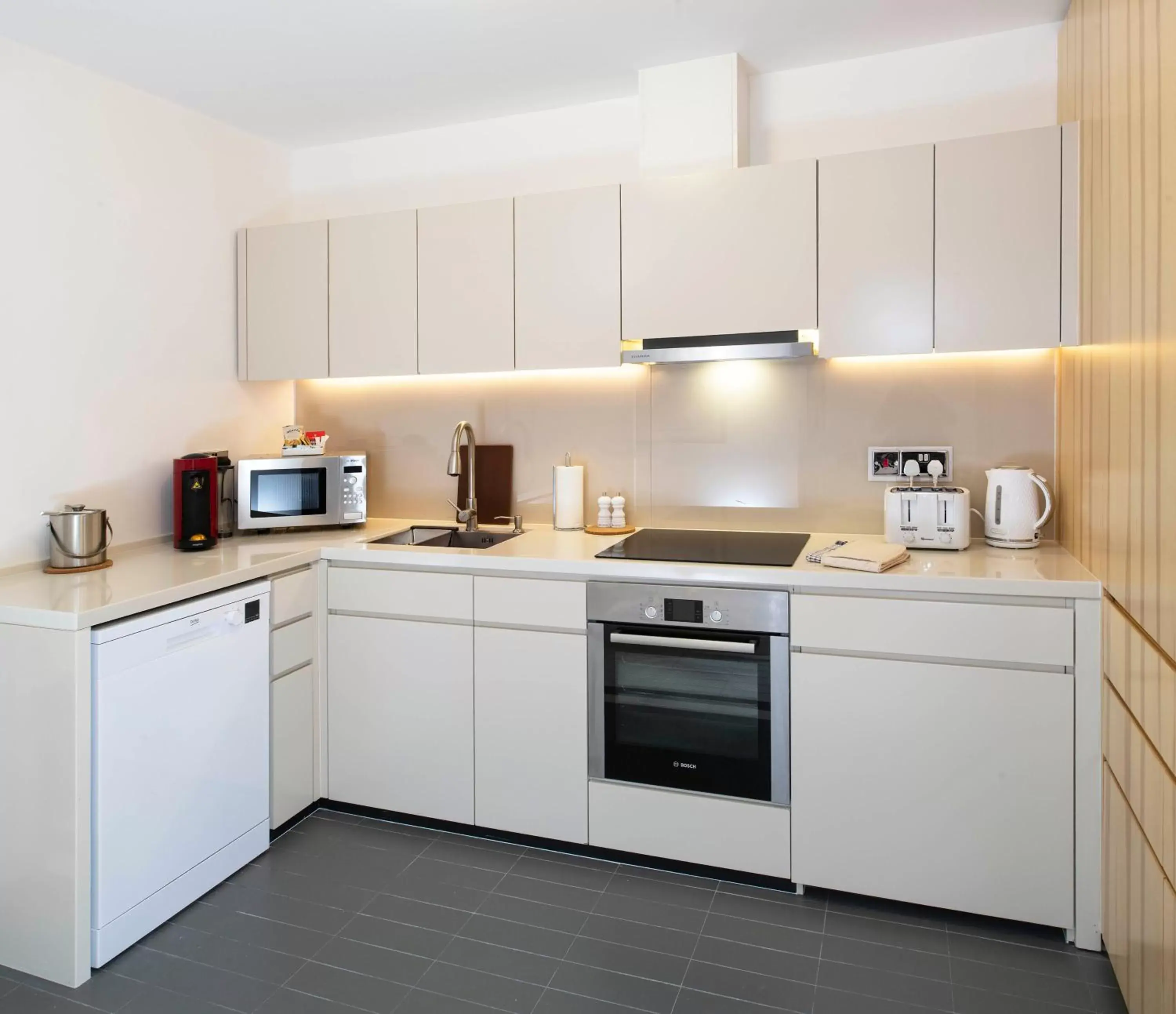 Kitchen or kitchenette, Kitchen/Kitchenette in Trueman Court Luxury Serviced Apartments