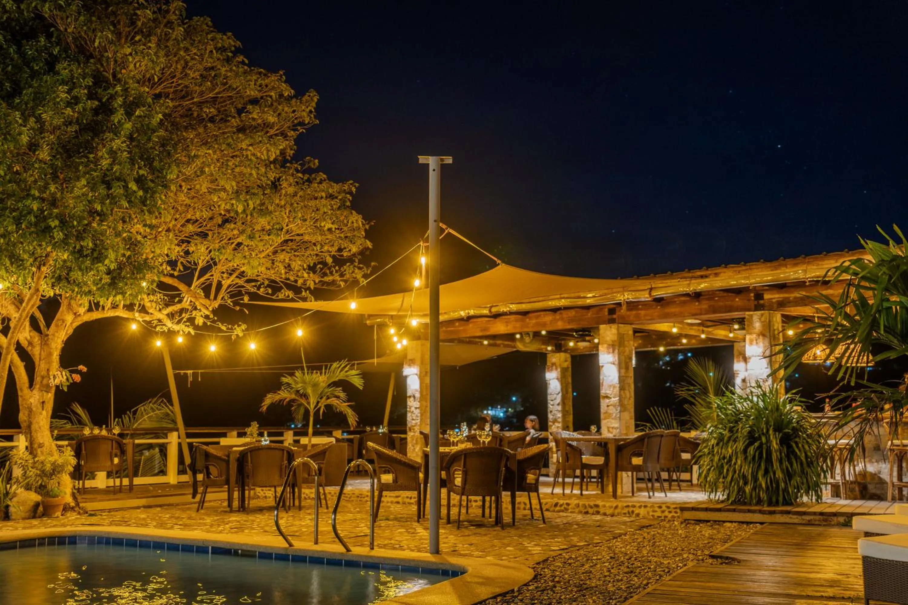 Property building in Edgewater Dive & Spa Resort