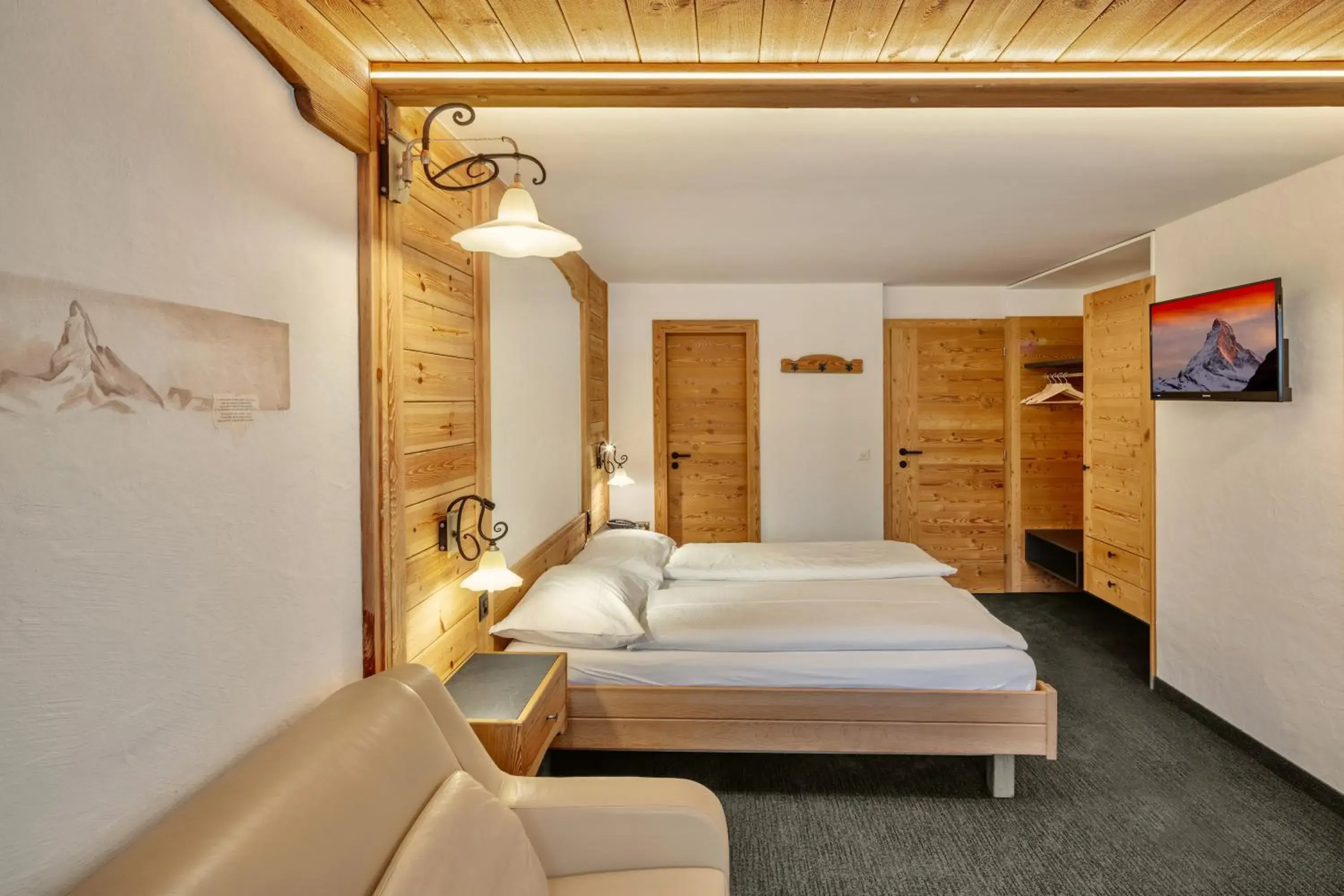 Bed in Hotel Antika