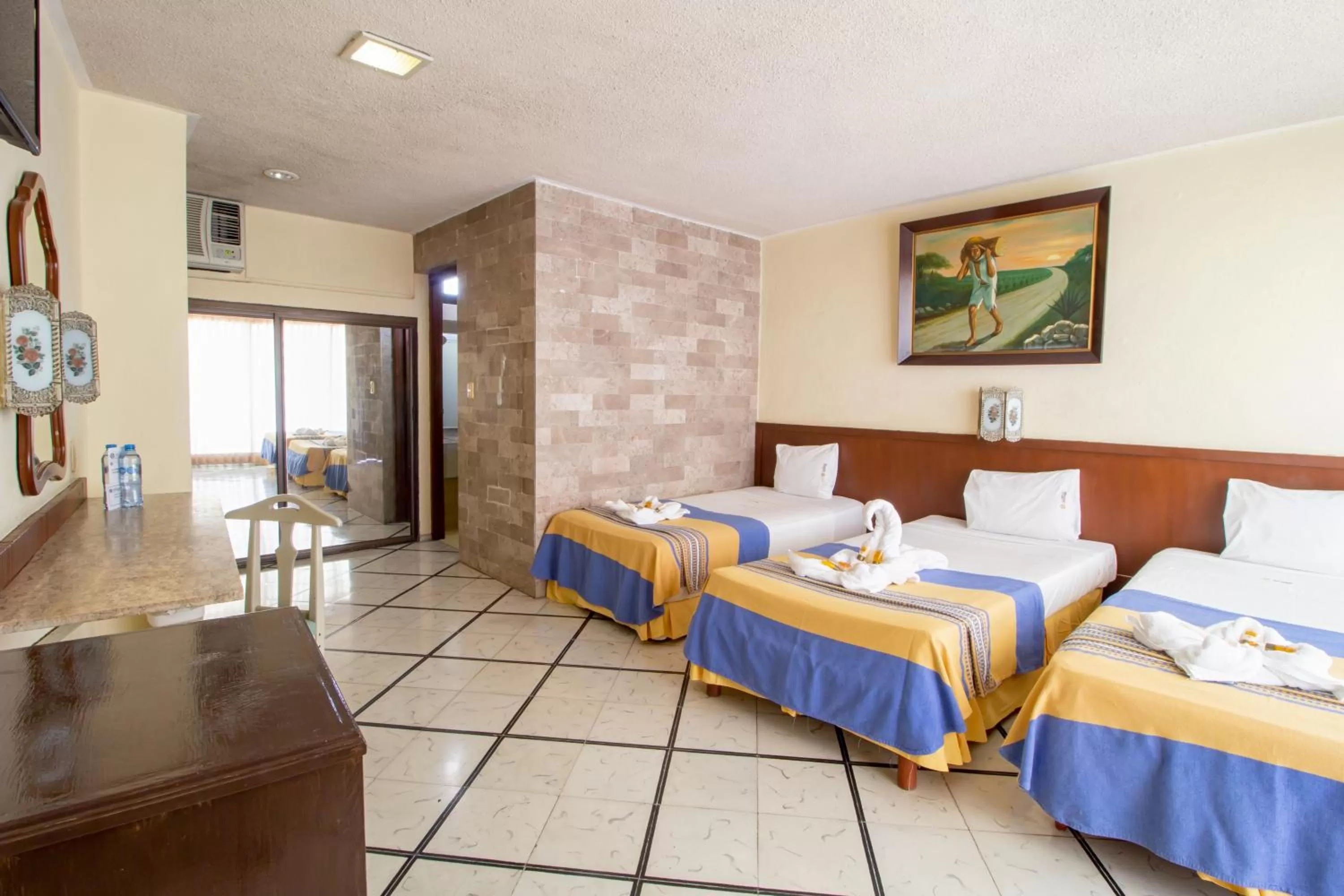 Photo of the whole room, Bed in Hotel Ambassador Mérida