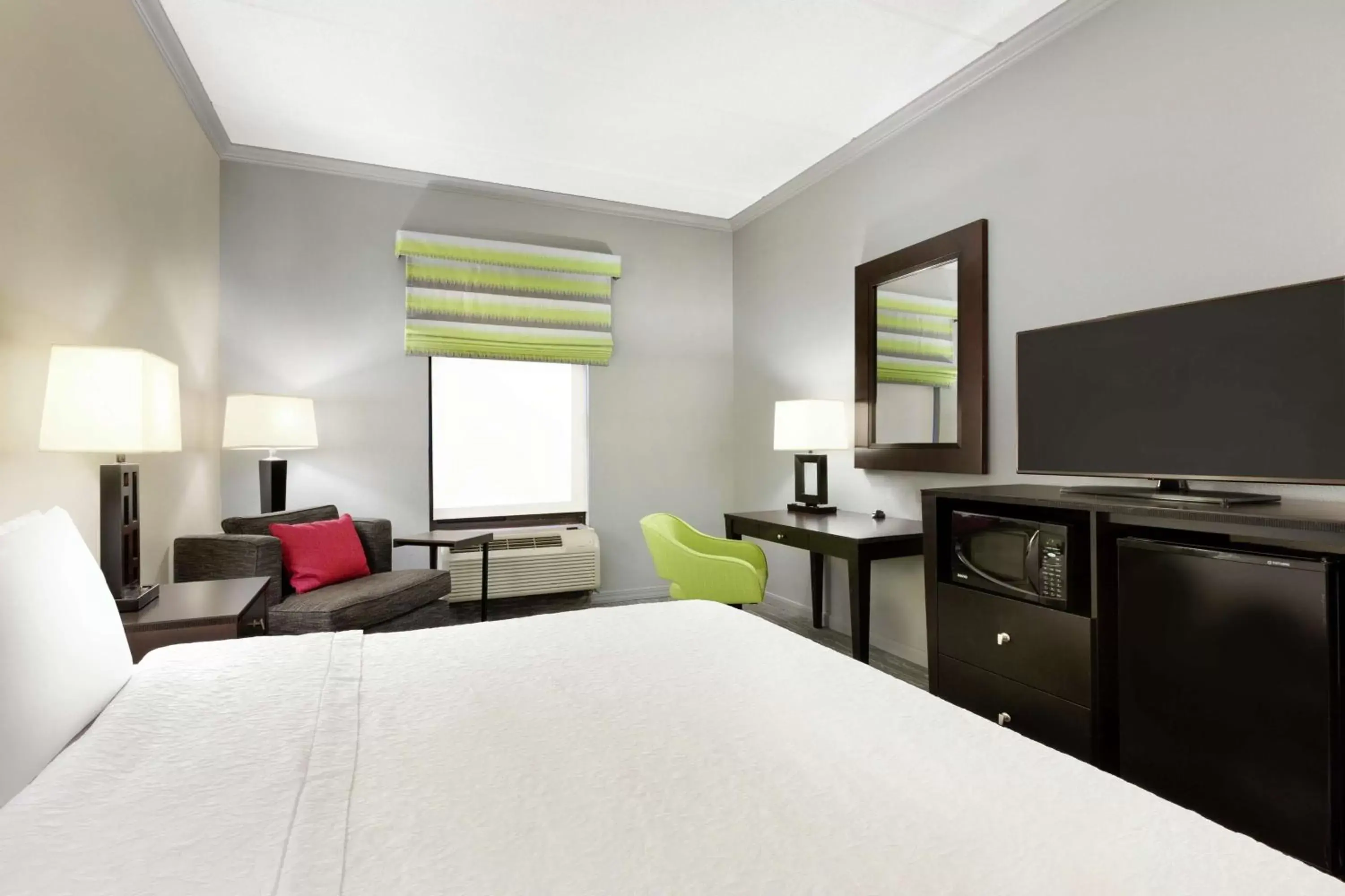 Bedroom, TV/Entertainment Center in Hampton Inn and Suites Houston Clear Lake NASA