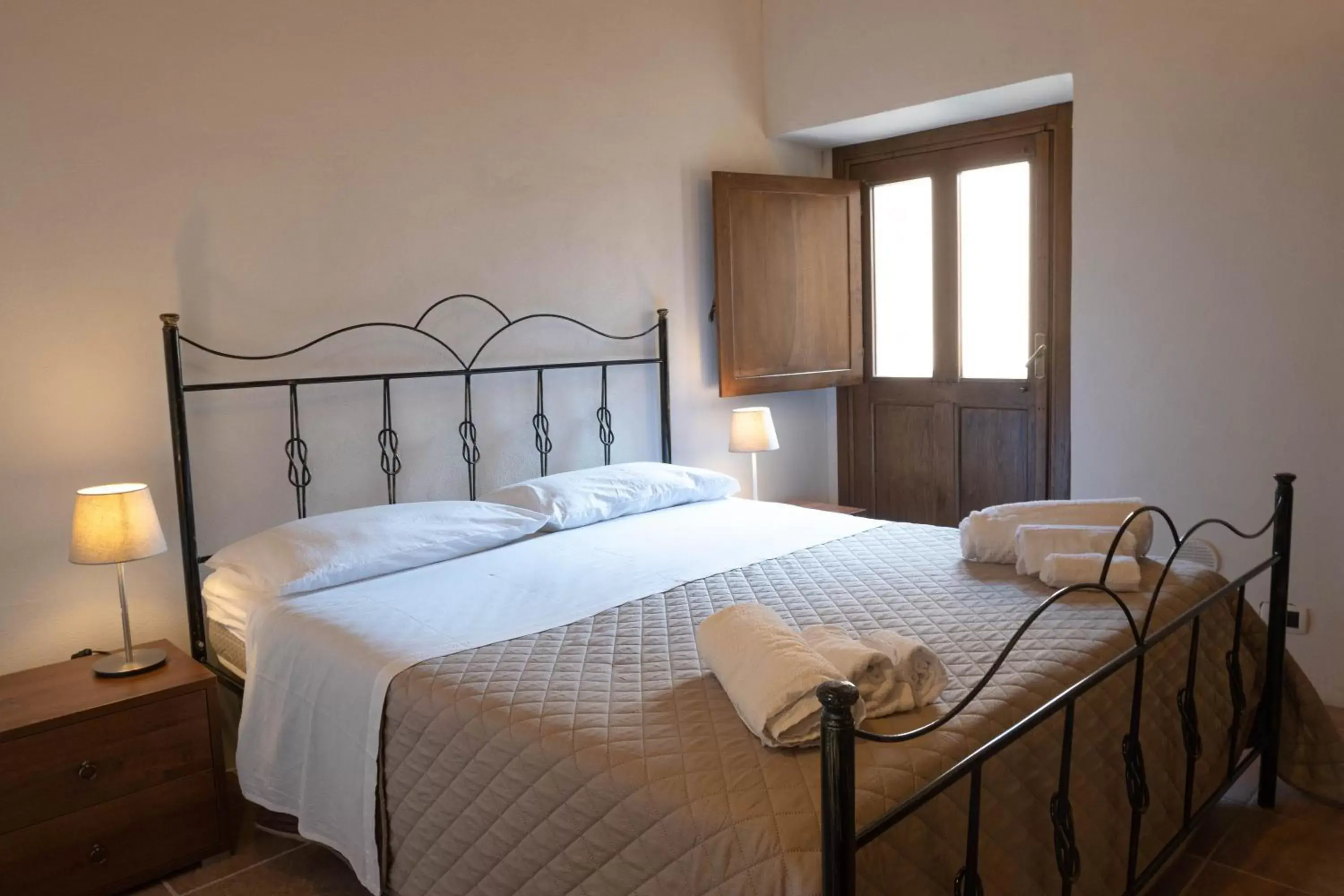 Bed in Il Paese Alberga!