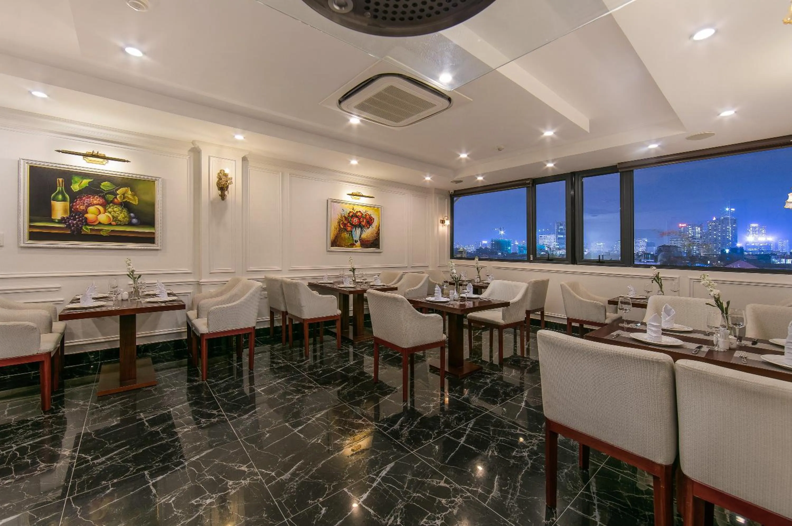 Restaurant/places to eat in Royal St Hanoi Hotel