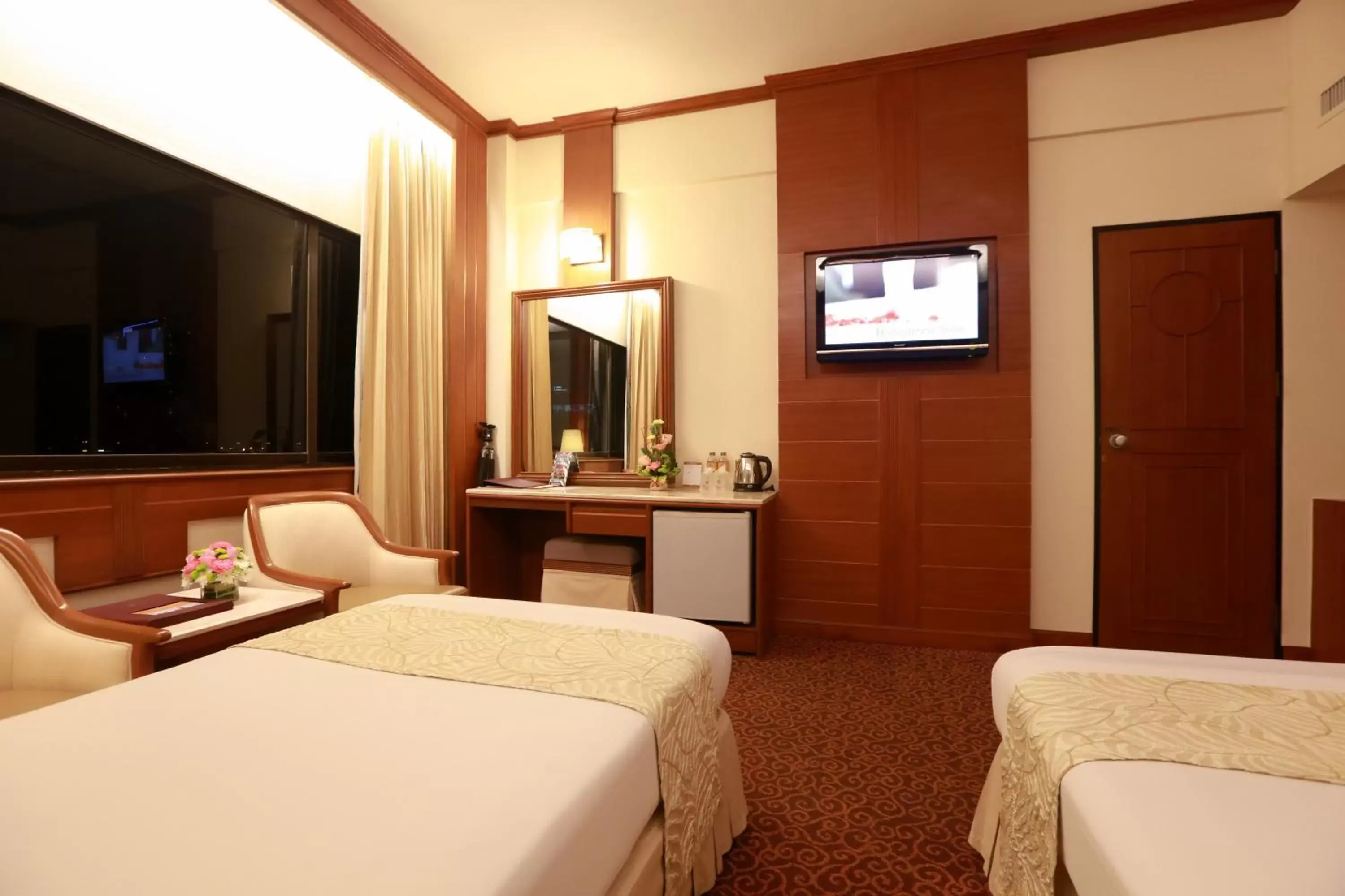 Bedroom, Bed in Asia Hotel Bangkok