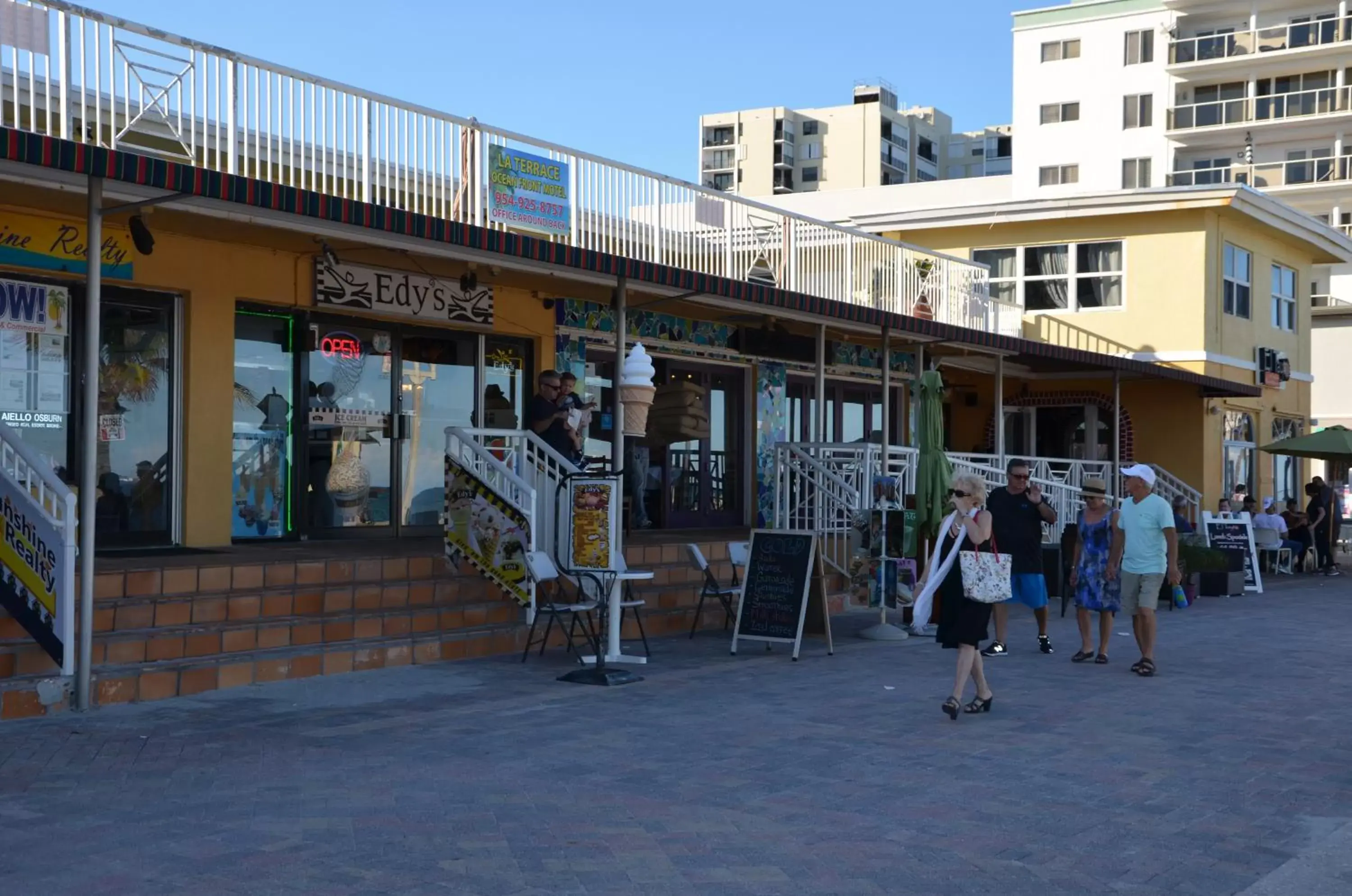 Restaurant/places to eat in La Terrace Oceanfront