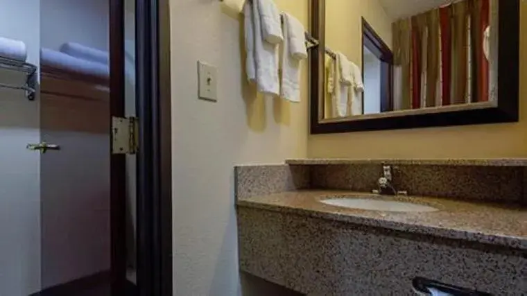 Bathroom in Best Western Plus Huntersville Inn & Suites Near Lake Norman