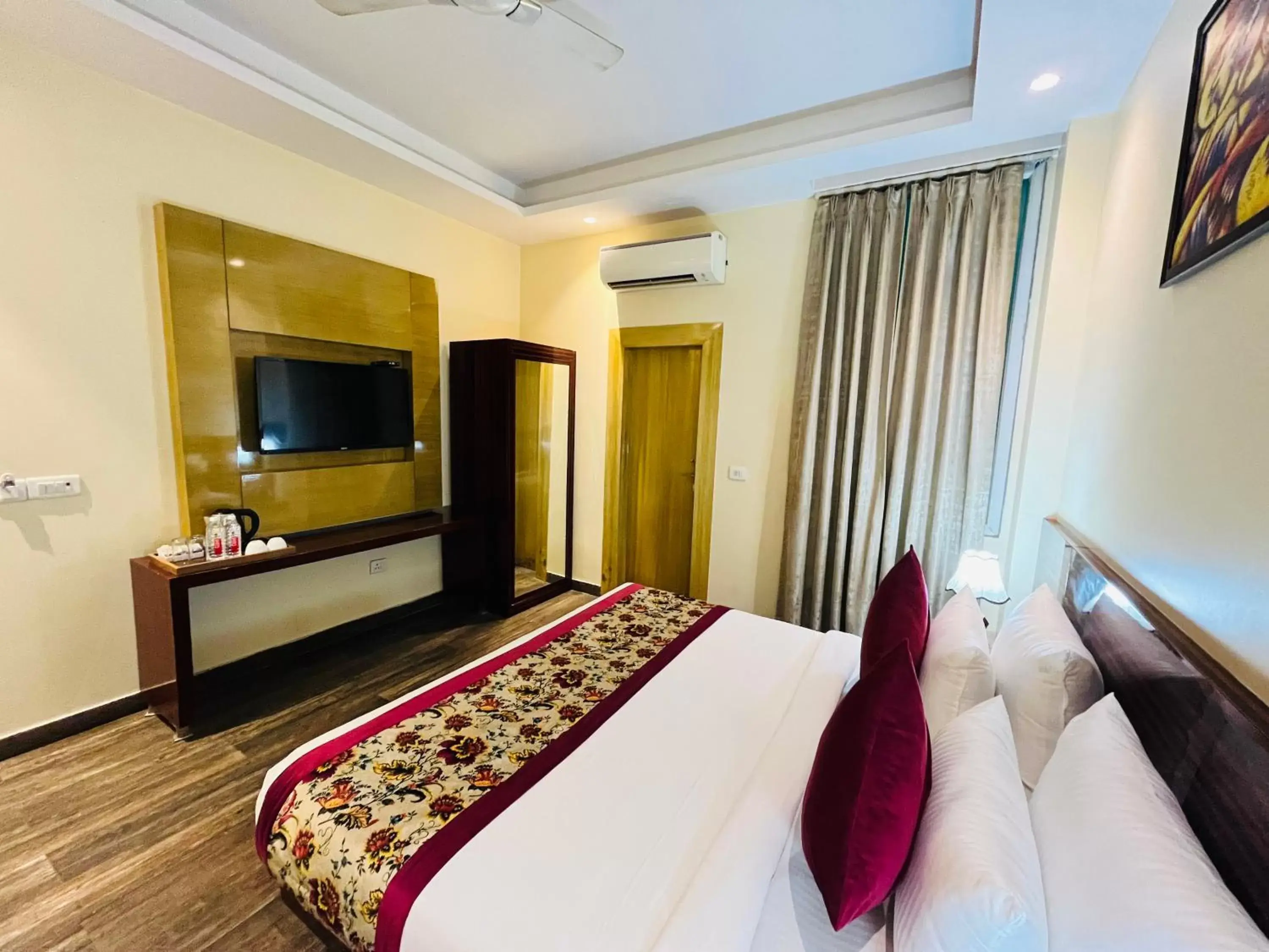 Bed in Hotel Banz - Near Delhi International Airport