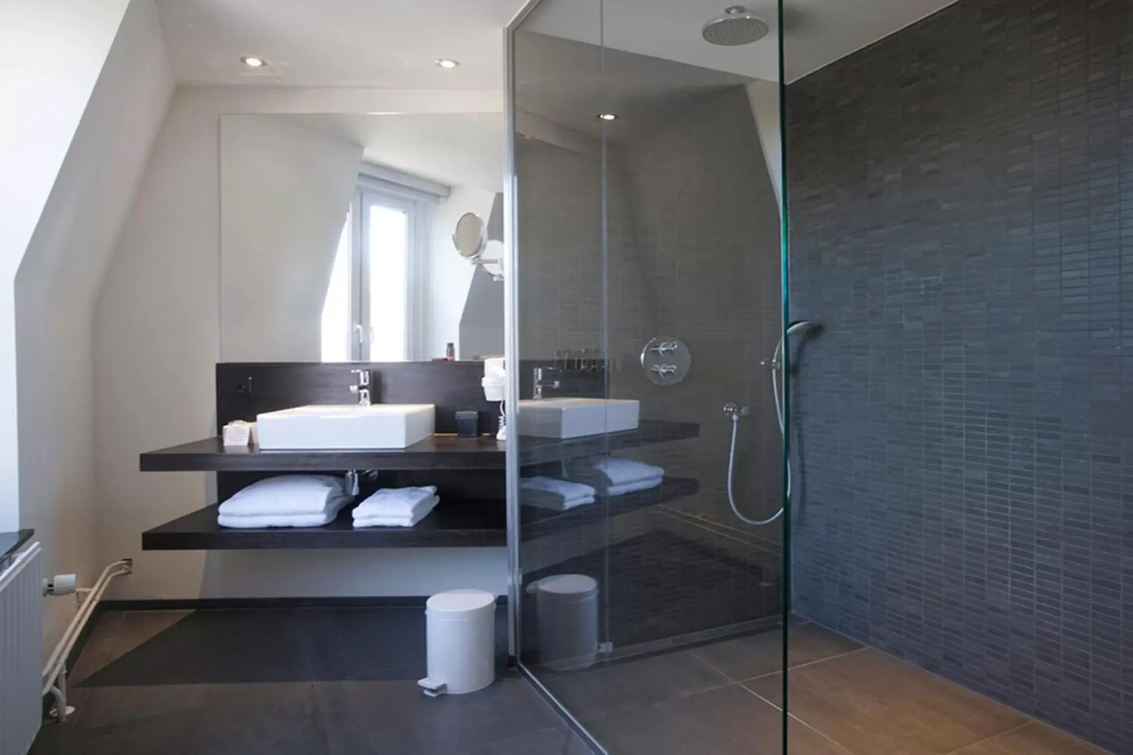 Photo of the whole room, Bathroom in BEAUMONT Maastricht