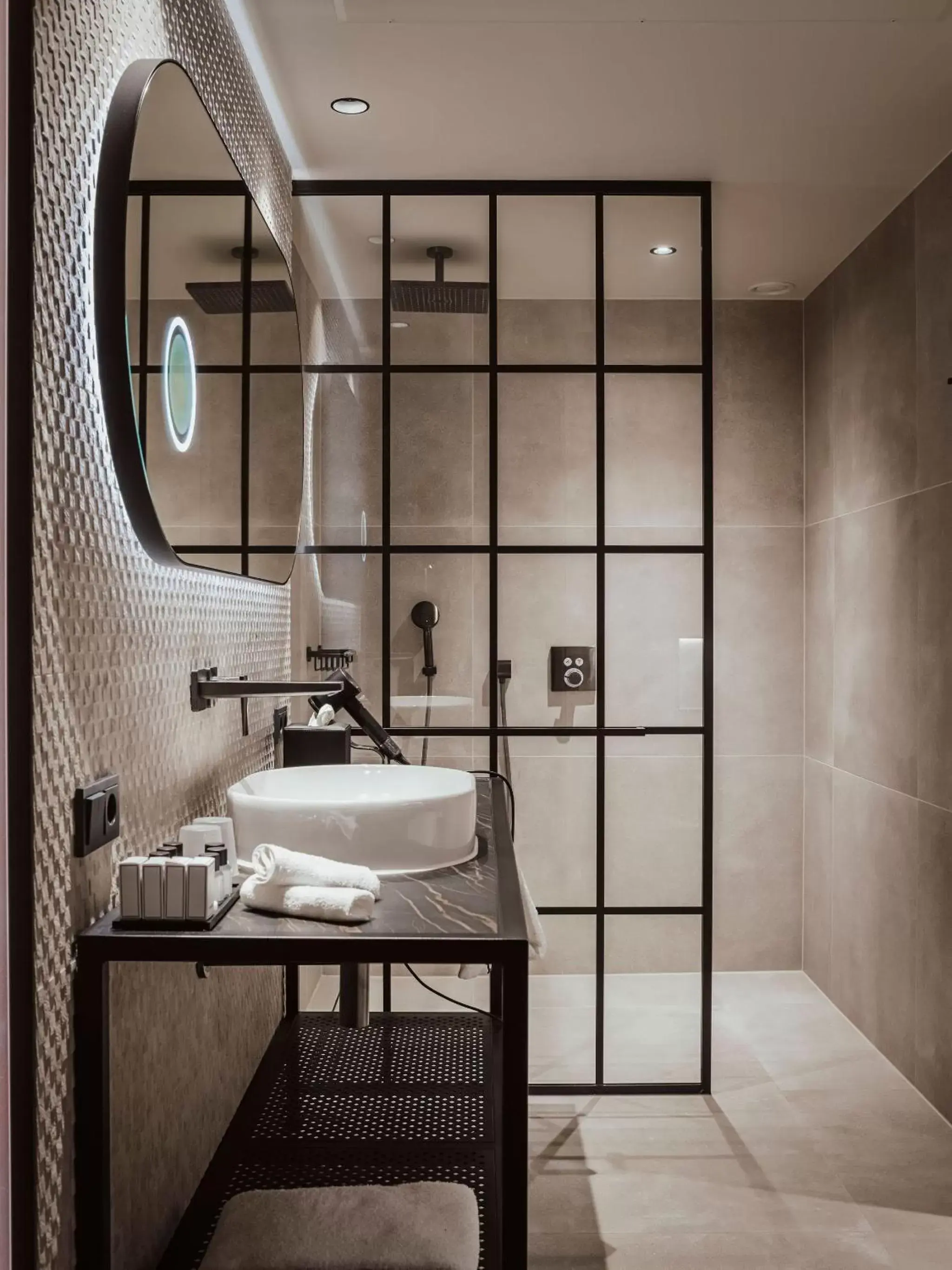 Deluxe Double Room with Bath in Van der Valk Hotel Middelburg