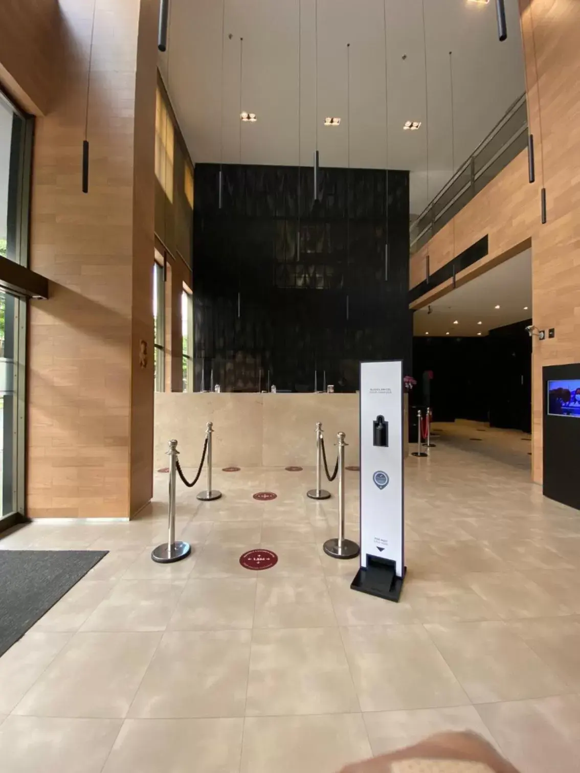 Lobby or reception, Kitchen/Kitchenette in Mercure Belo Horizonte Lourdes