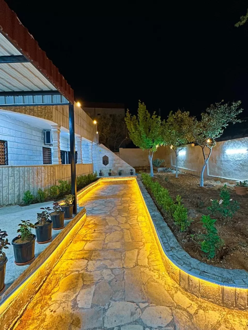 Swimming Pool in Panorama Jerash HOTEL (2)
