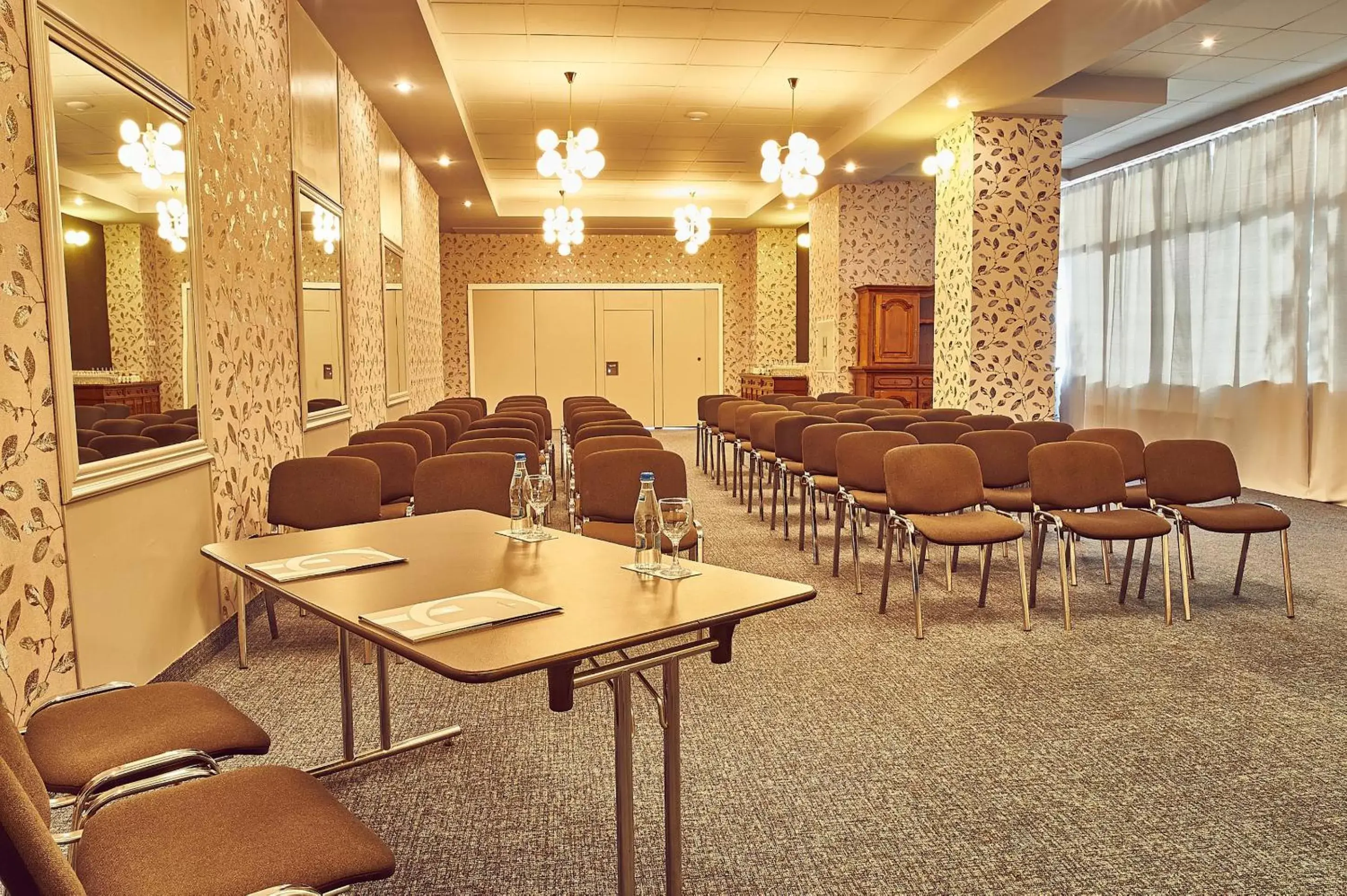 Business facilities in Continental Drobeta Turnu Severin