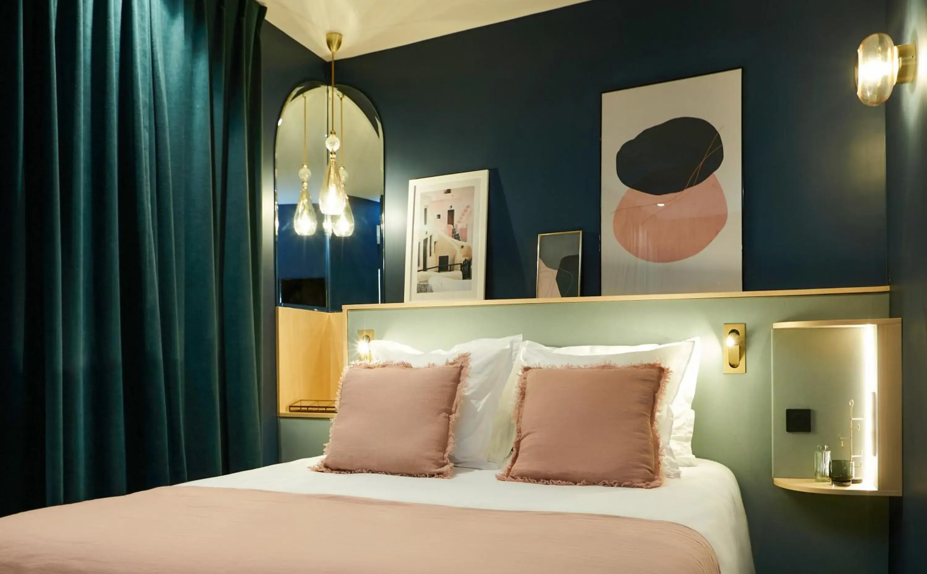 Bed in Hôtel Amoi Paris
