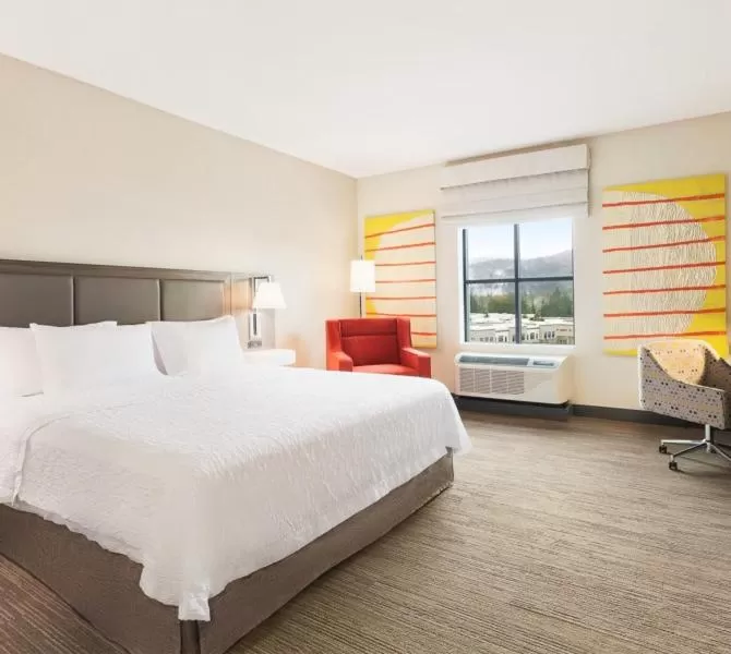 Bed in Snoqualmie Inn by Hotel America