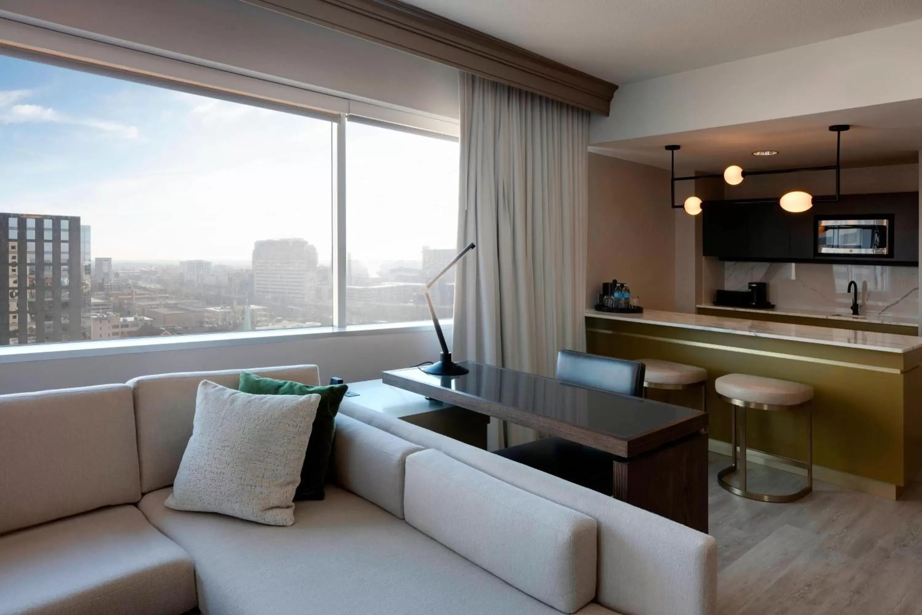 Bedroom, Seating Area in Louisville Marriott Downtown