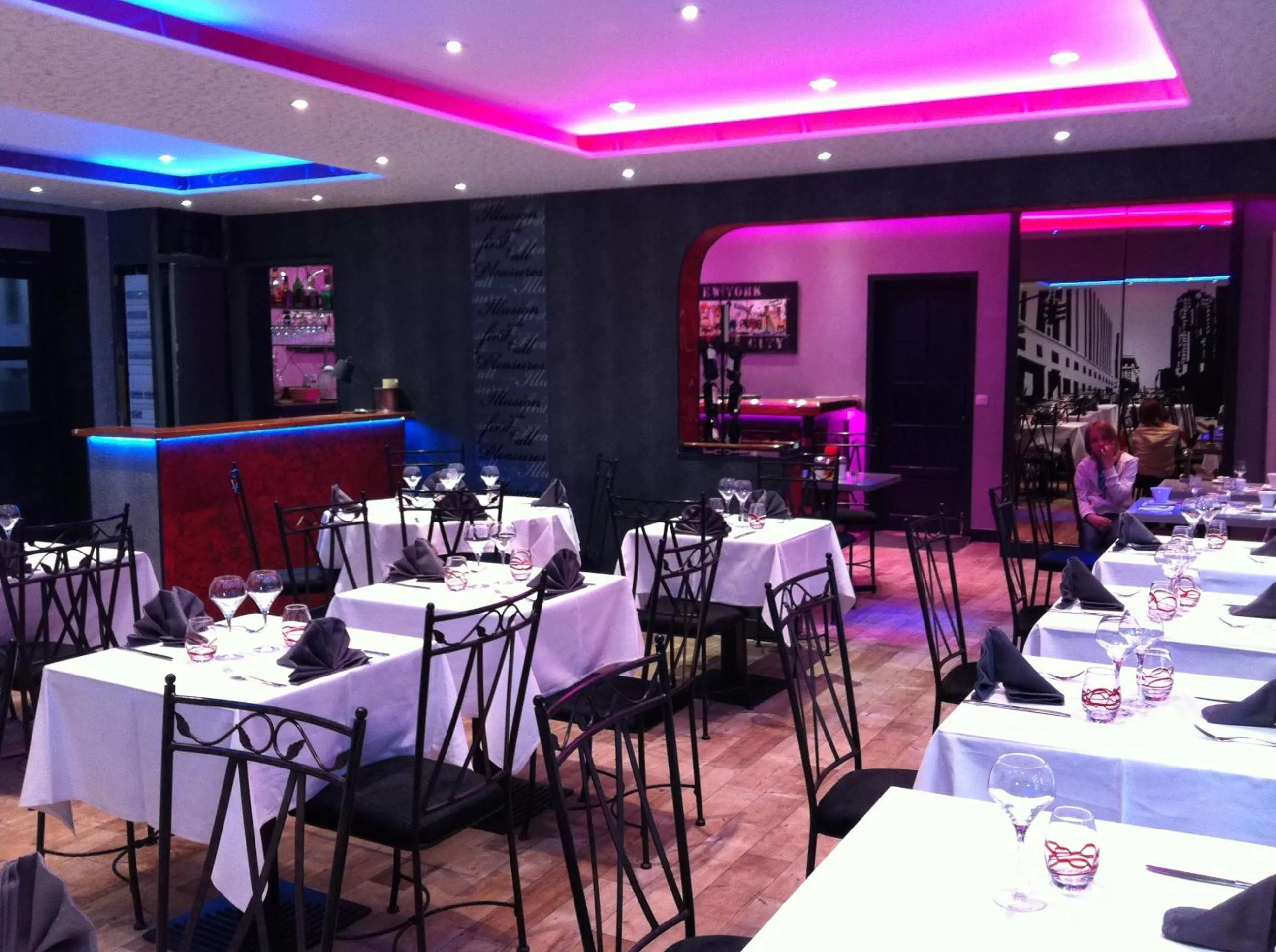 Restaurant/places to eat in Le Beverl'inn