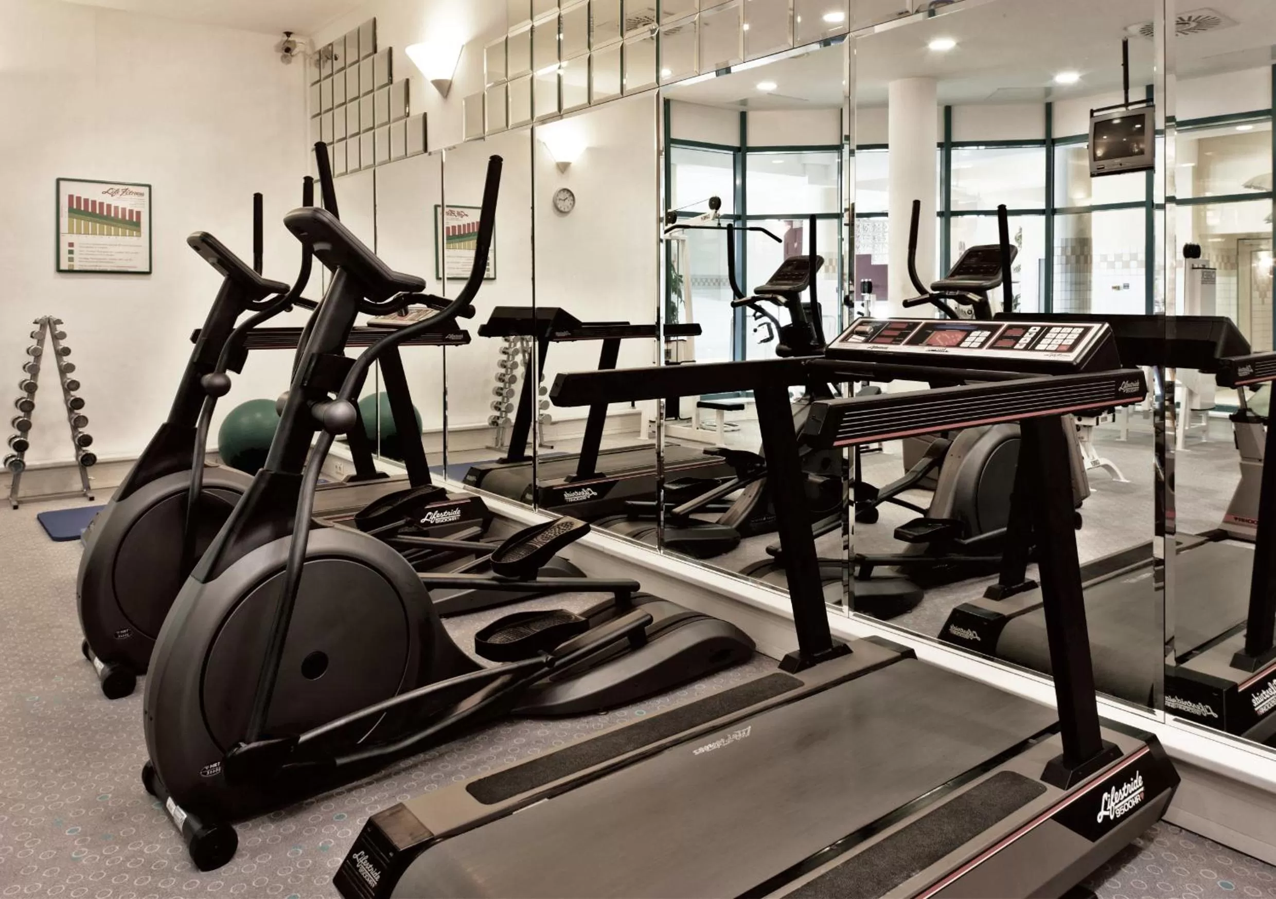 Fitness centre/facilities in H4 Hotel Hannover Messe, Trademark Collection by Wyndham