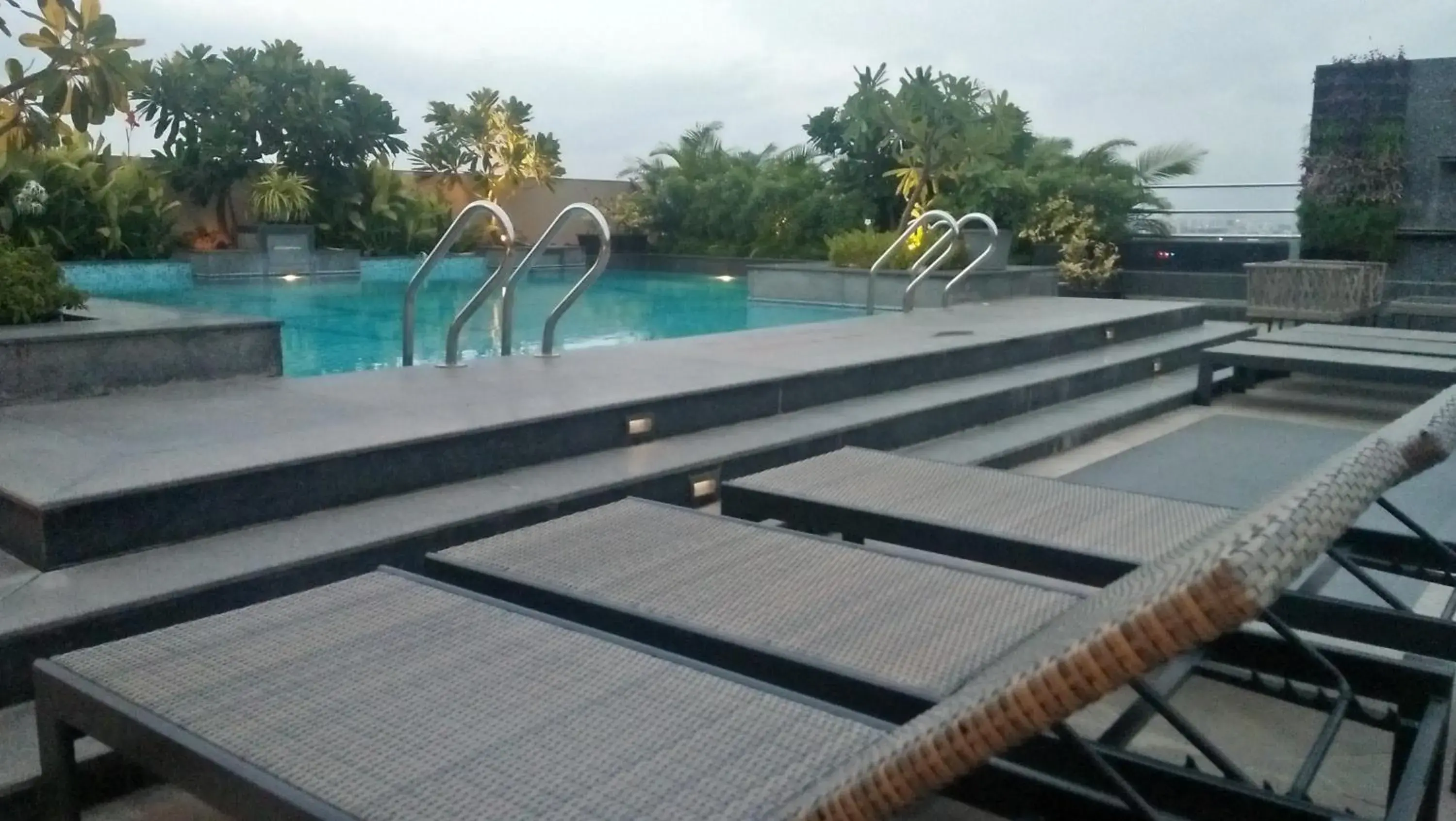Swimming pool in Radisson Blu Pune Hinjawadi