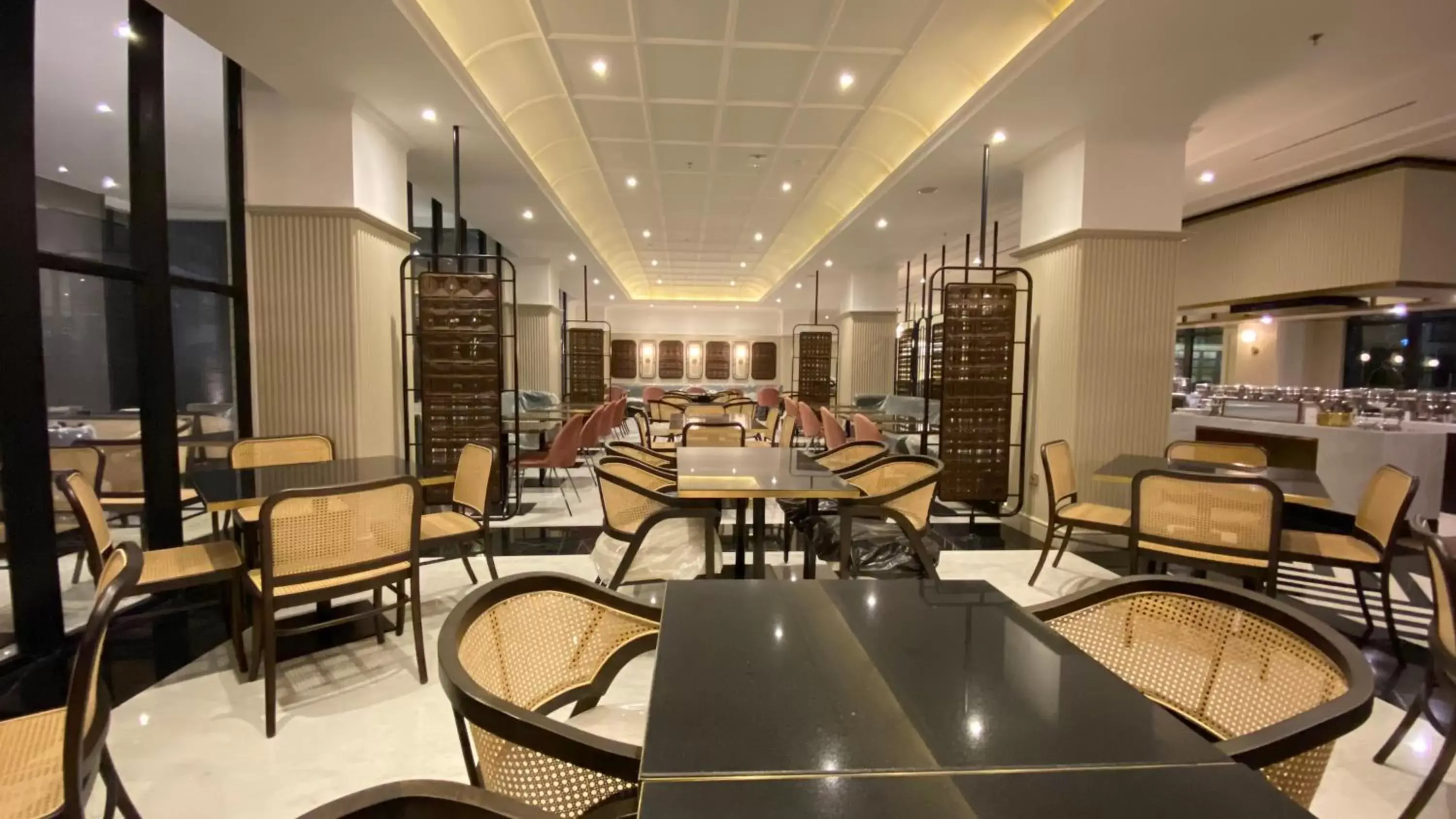 Restaurant/Places to Eat in Maia Hotel Jakarta Restaurant/Places to Eat in Maia Hotel Jakarta