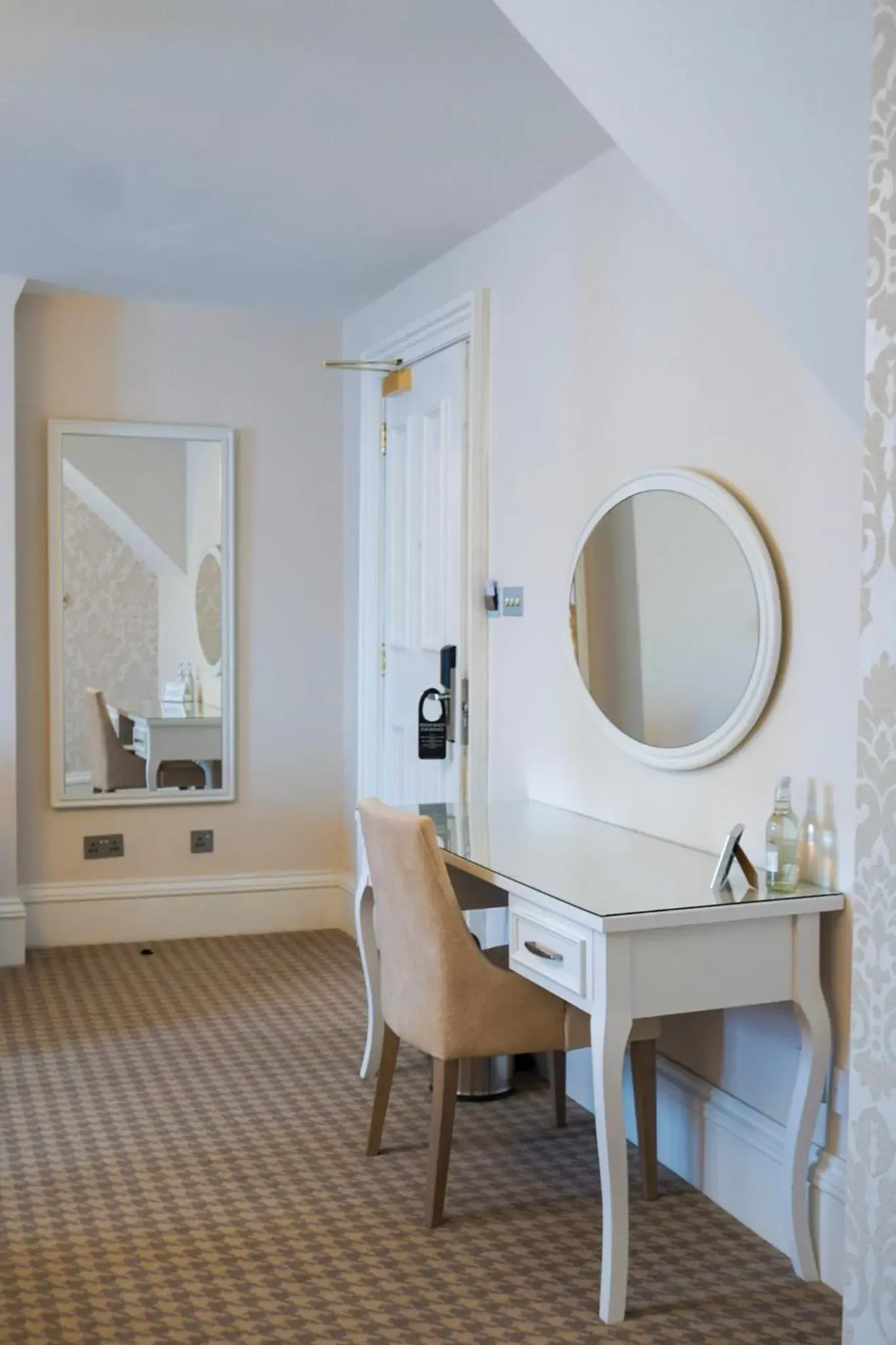 Bedroom, Bathroom in Wroxall Abbey Hotel