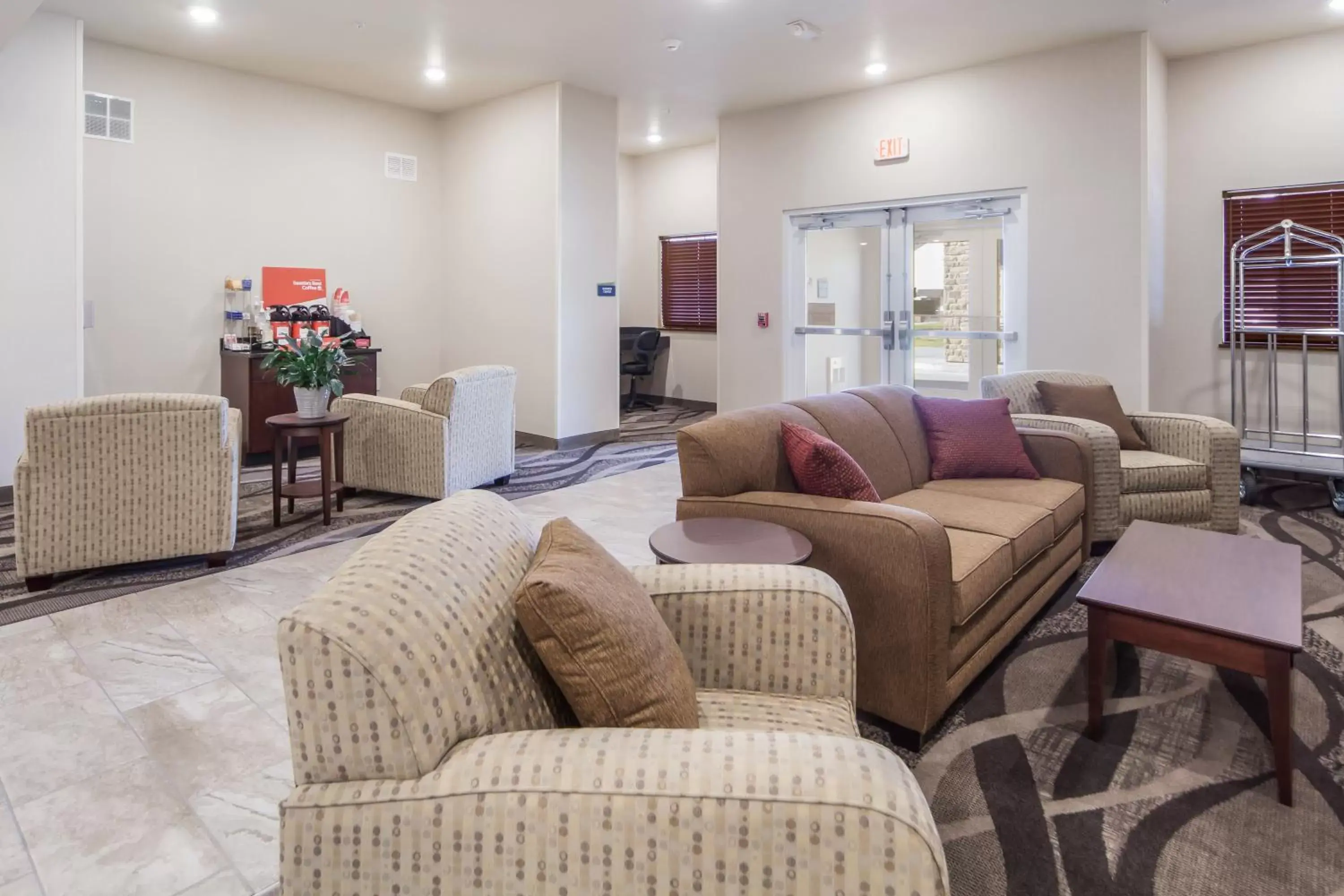 Lobby or reception, Seating Area in Cobblestone Inn & Suites - Holdrege